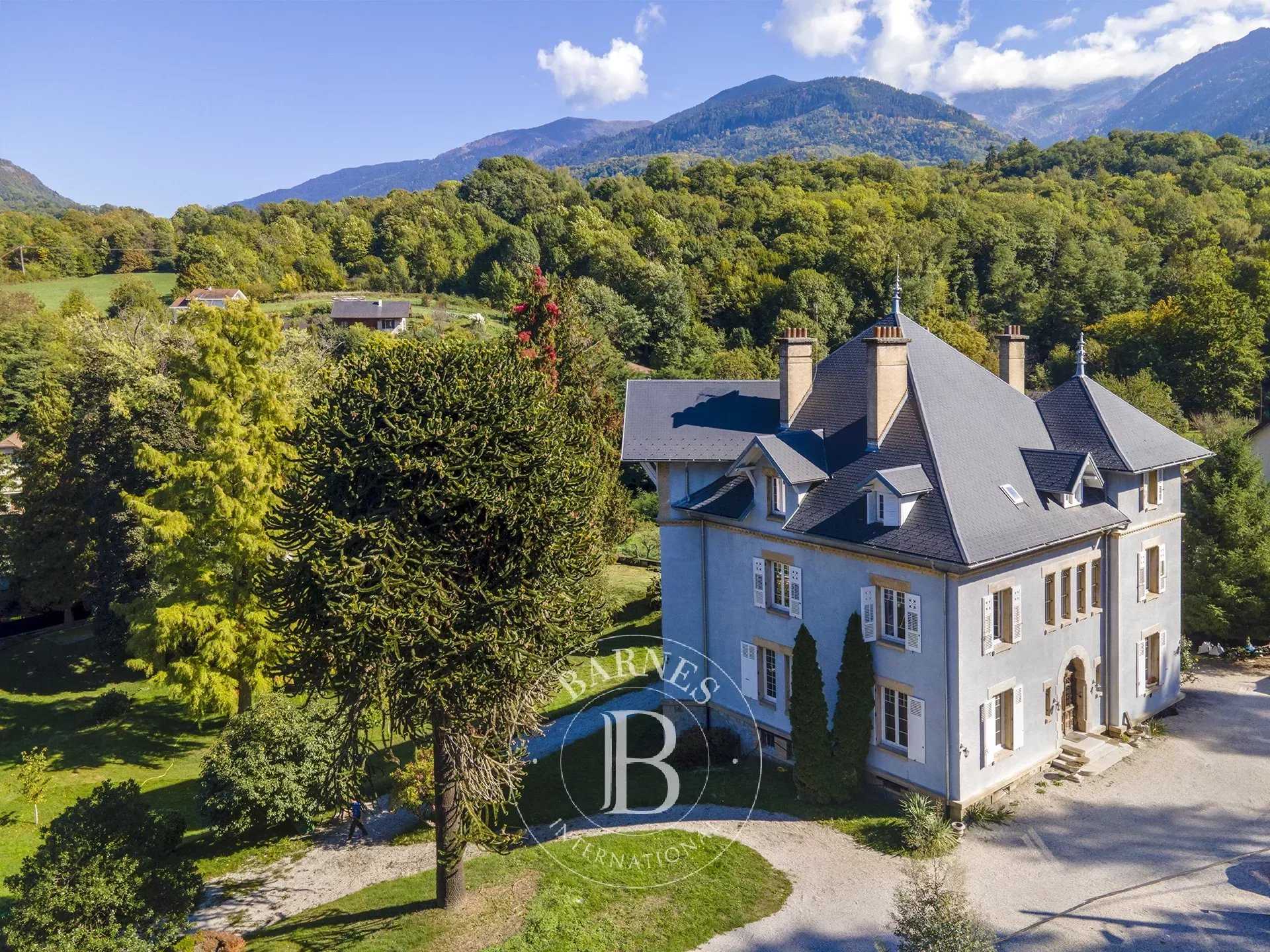 Chambéry  - House 9 Bedrooms