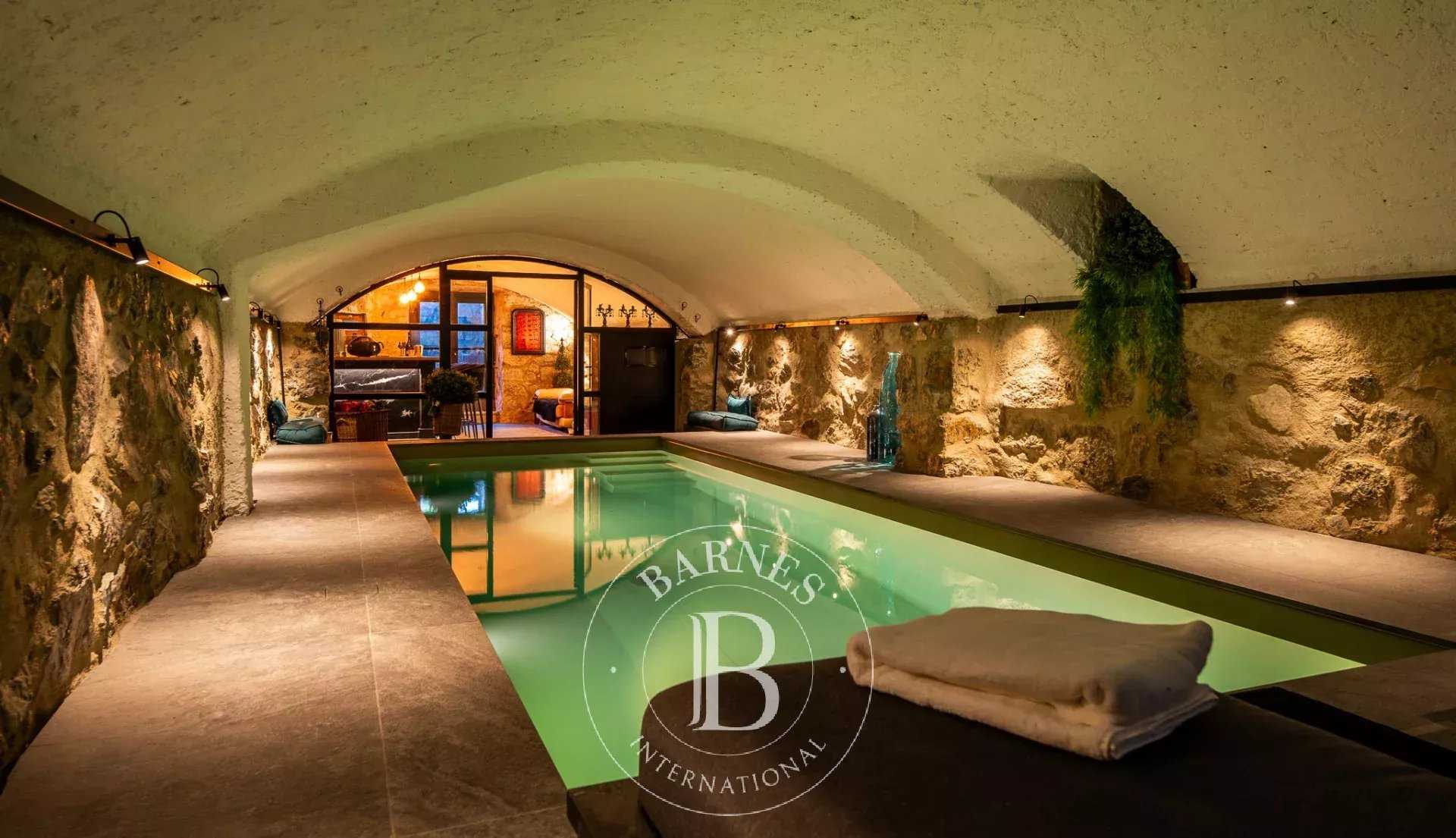 Chambéry  - Propriété 13 Pi&egrave;ces 7 Chambres