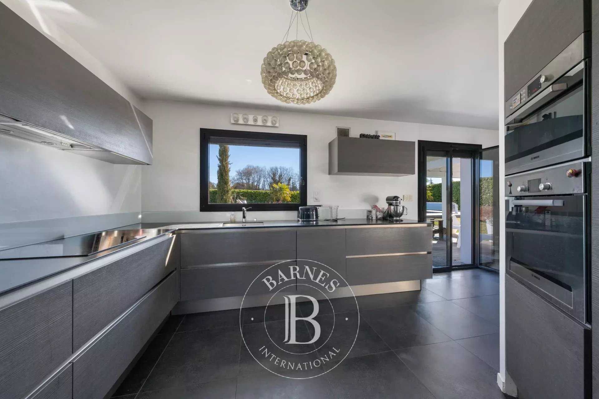 Annecy  - Maison 7 Pi&egrave;ces