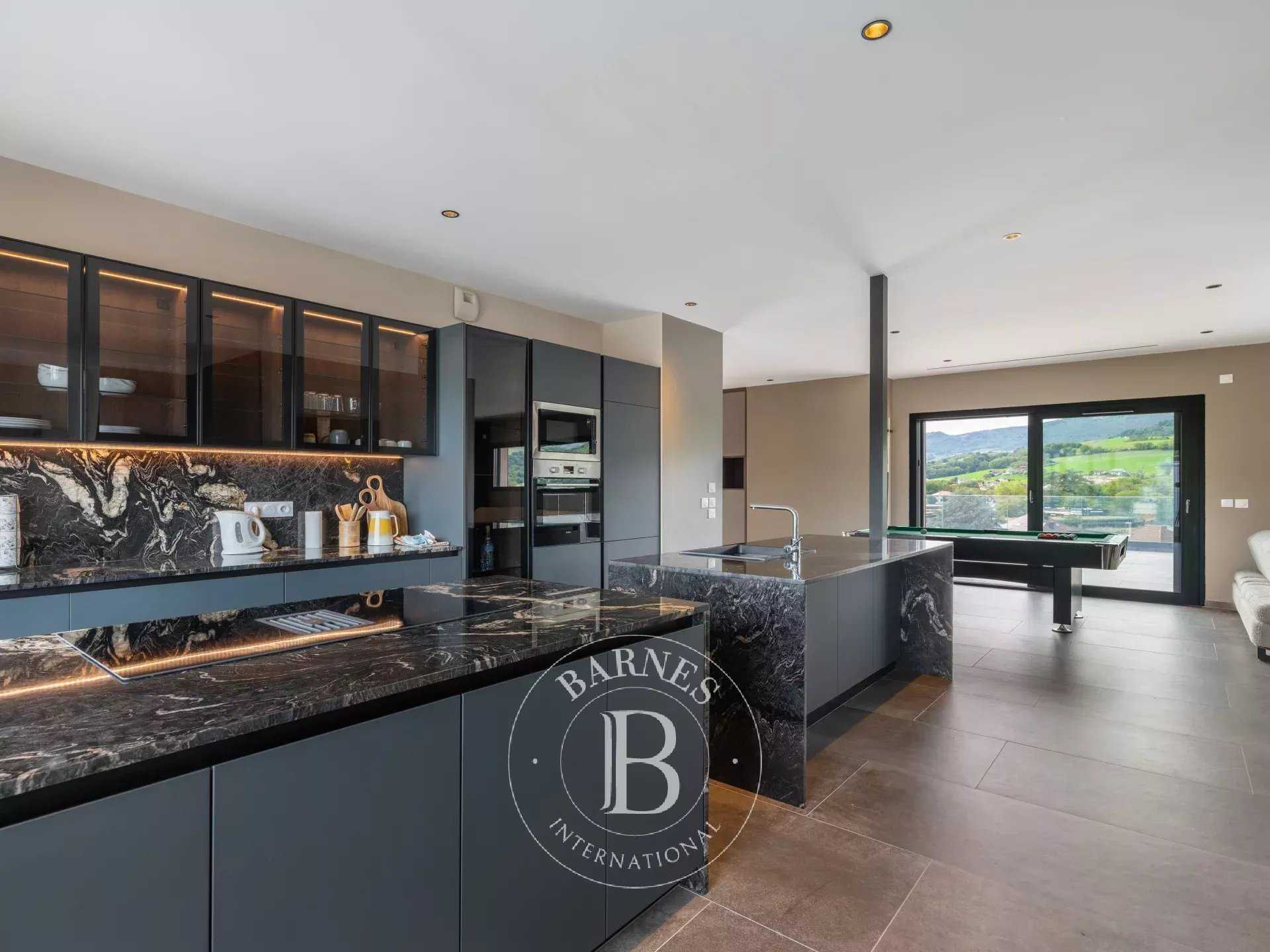 Rumilly  - Apartment 4 Bedrooms