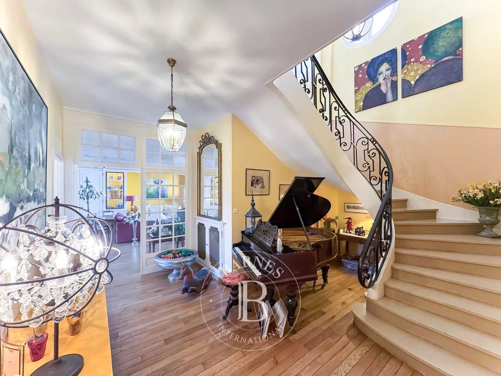 Chambéry  - Appartement 8 Pi&egrave;ces 4 Chambres