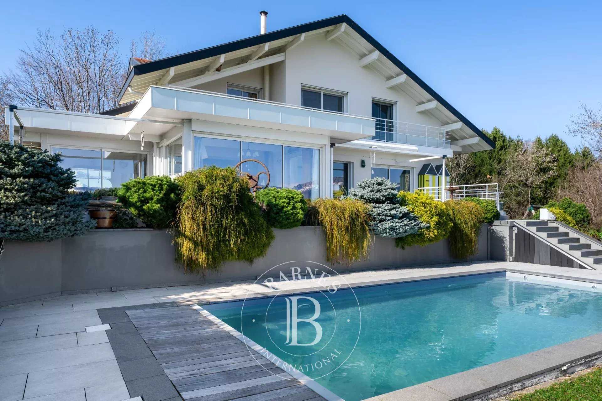 Annecy  - Maison 7 Pi&egrave;ces 5 Chambres