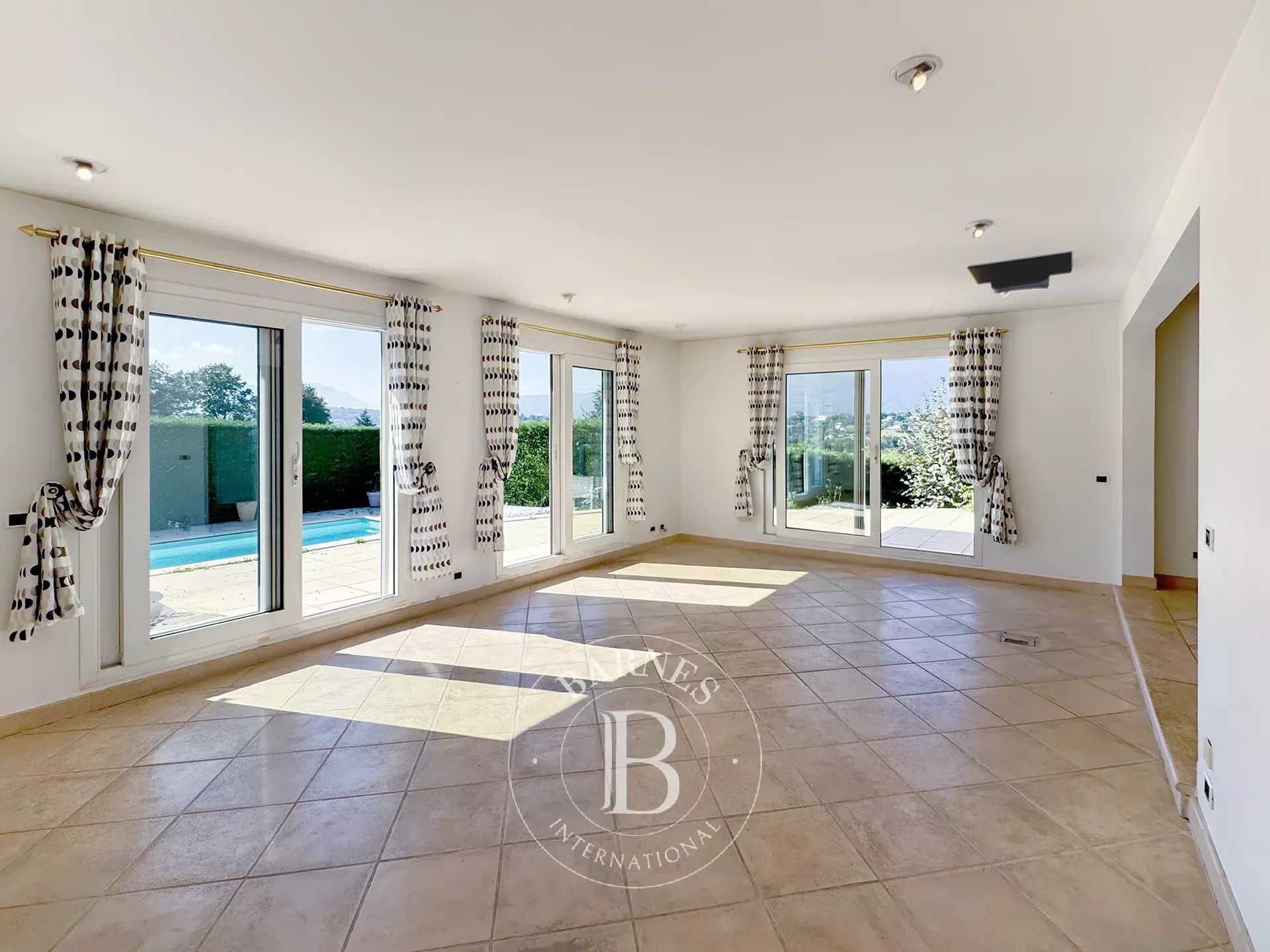 Aix-les-Bains  - Maison 7 Pi&egrave;ces 5 Chambres