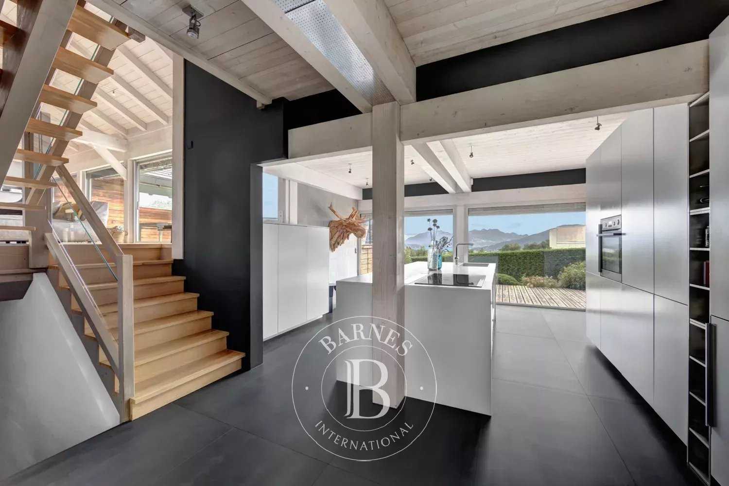 Annecy  - Maison 8 Pièces 5 Chambres