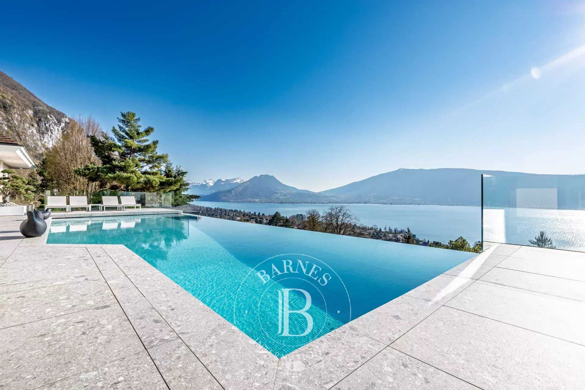 Annecy  - Villa 8 Pi&egrave;ces 7 Chambres