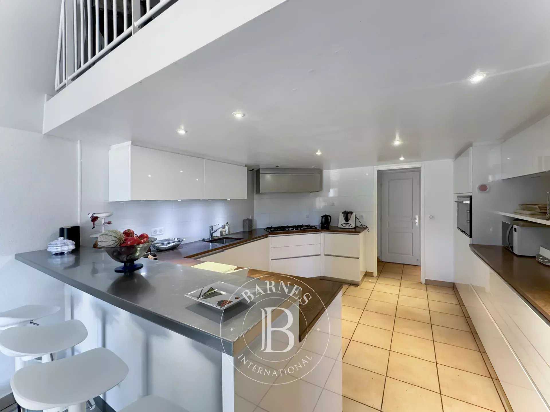 Chambéry  - Propriété 15 Pièces 9 Chambres