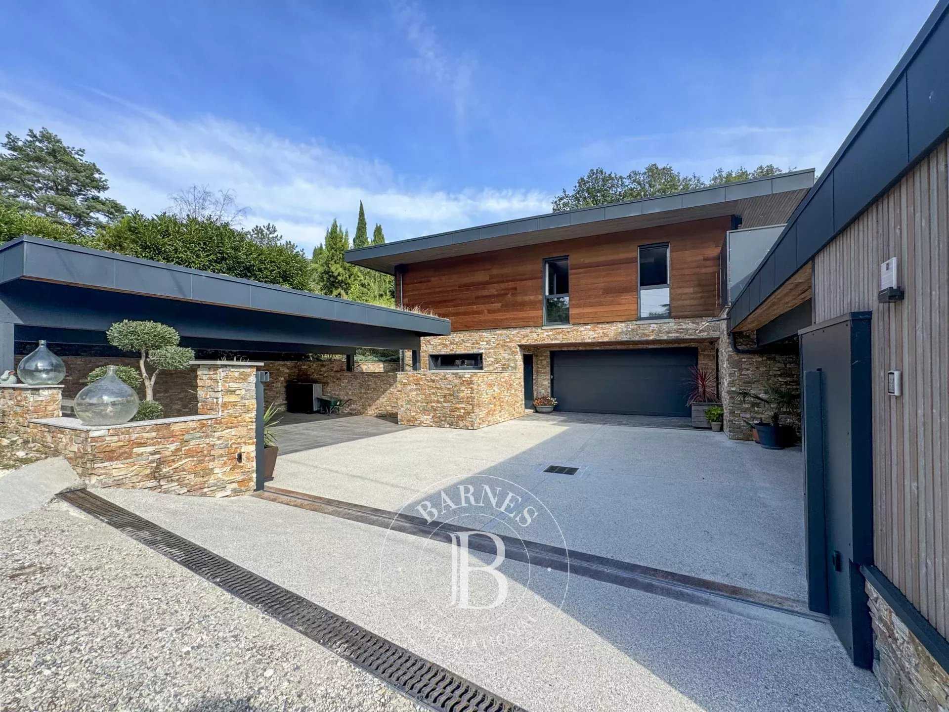 Aix-les-Bains  - Maison 8 Pi&egrave;ces 5 Chambres