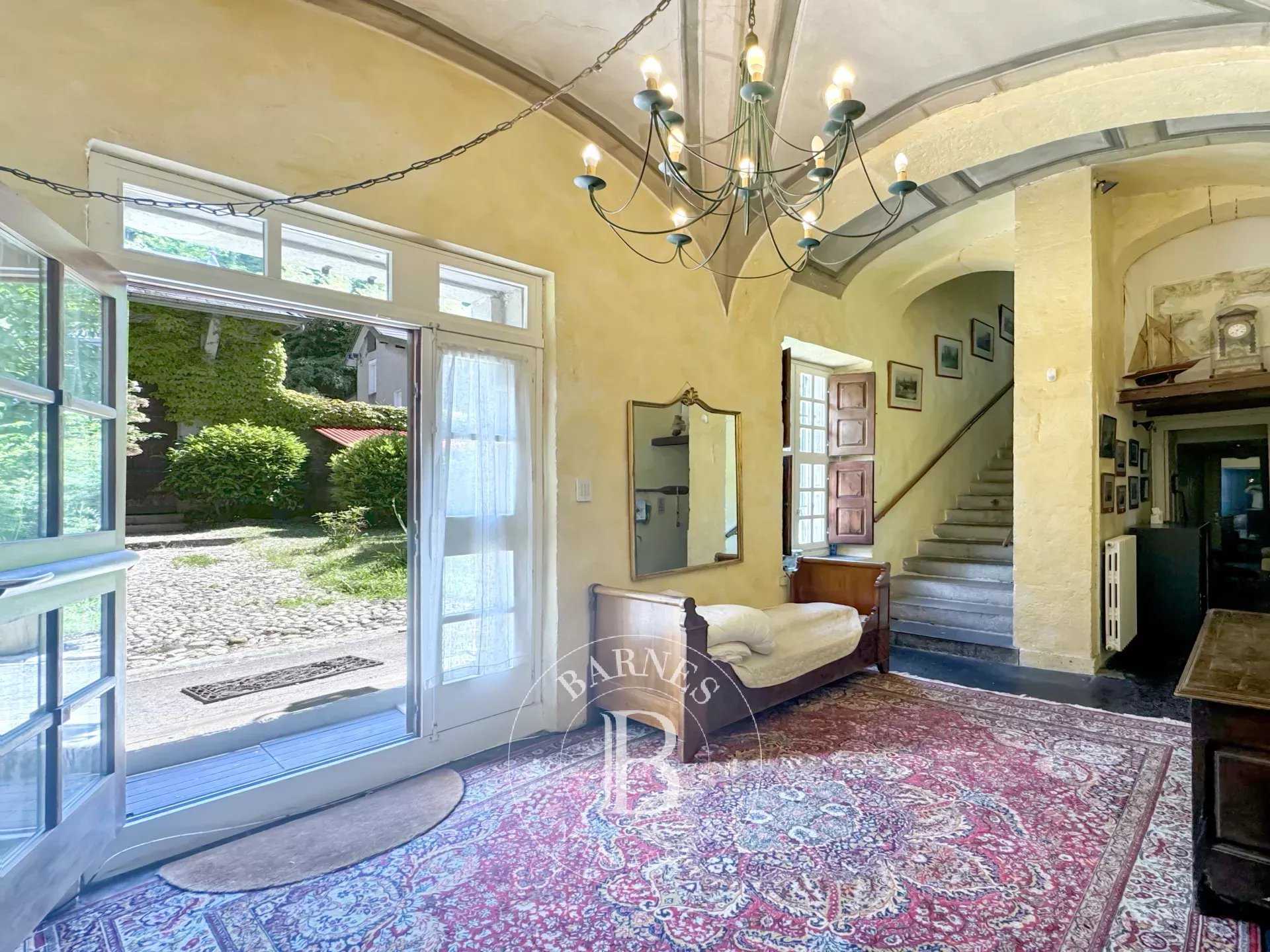 Chambéry  - Propriété 15 Pièces 9 Chambres