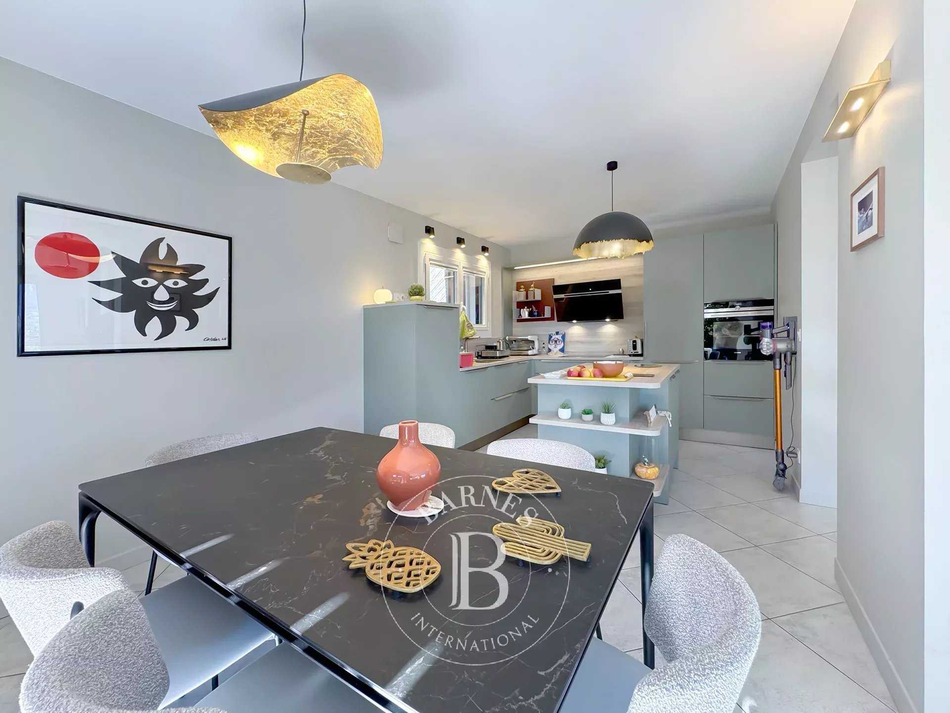 Aix-les-Bains  - Maison 6 Pi&egrave;ces 3 Chambres