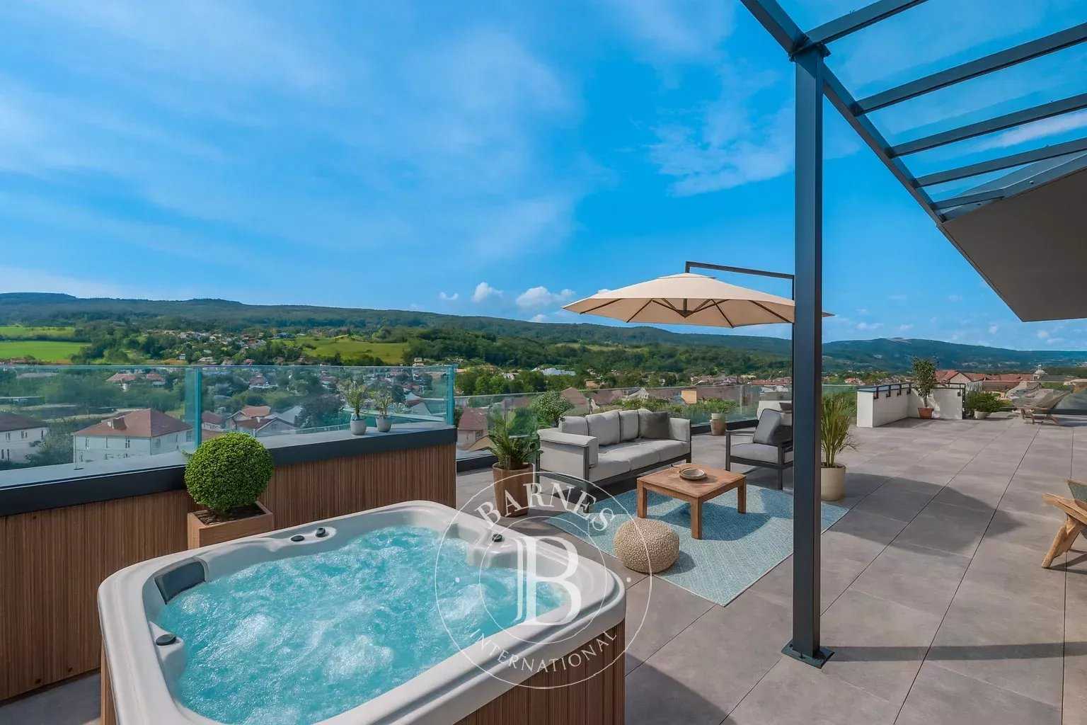 BARNES ANNECY - APPARTEMENT DERNIER ETAGE TERRASSE