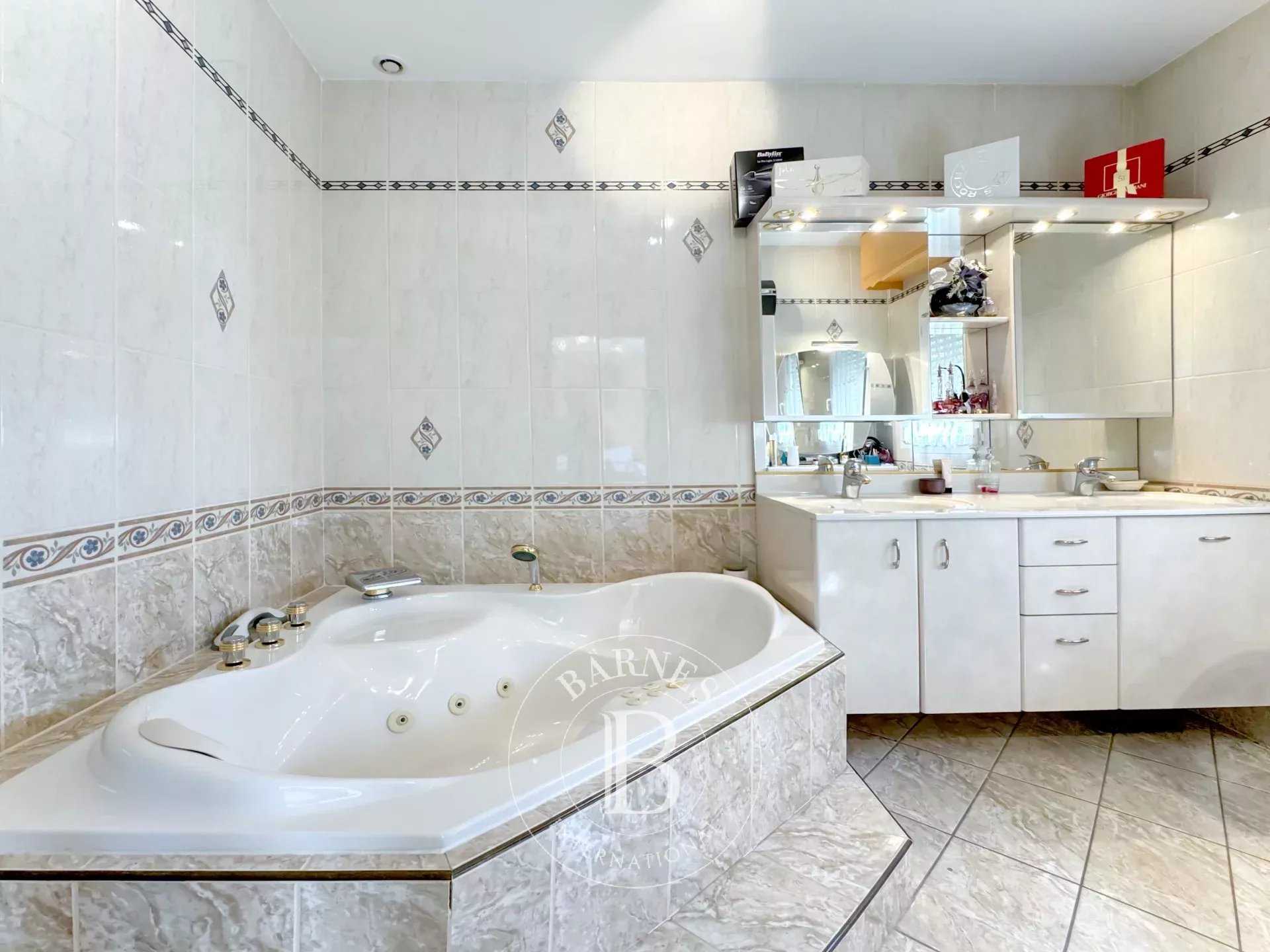 Chindrieux  - House 6 Bedrooms