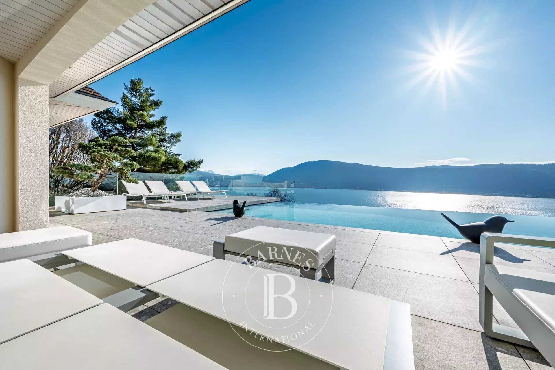 Annecy  - Villa 8 Pi&egrave;ces 7 Chambres