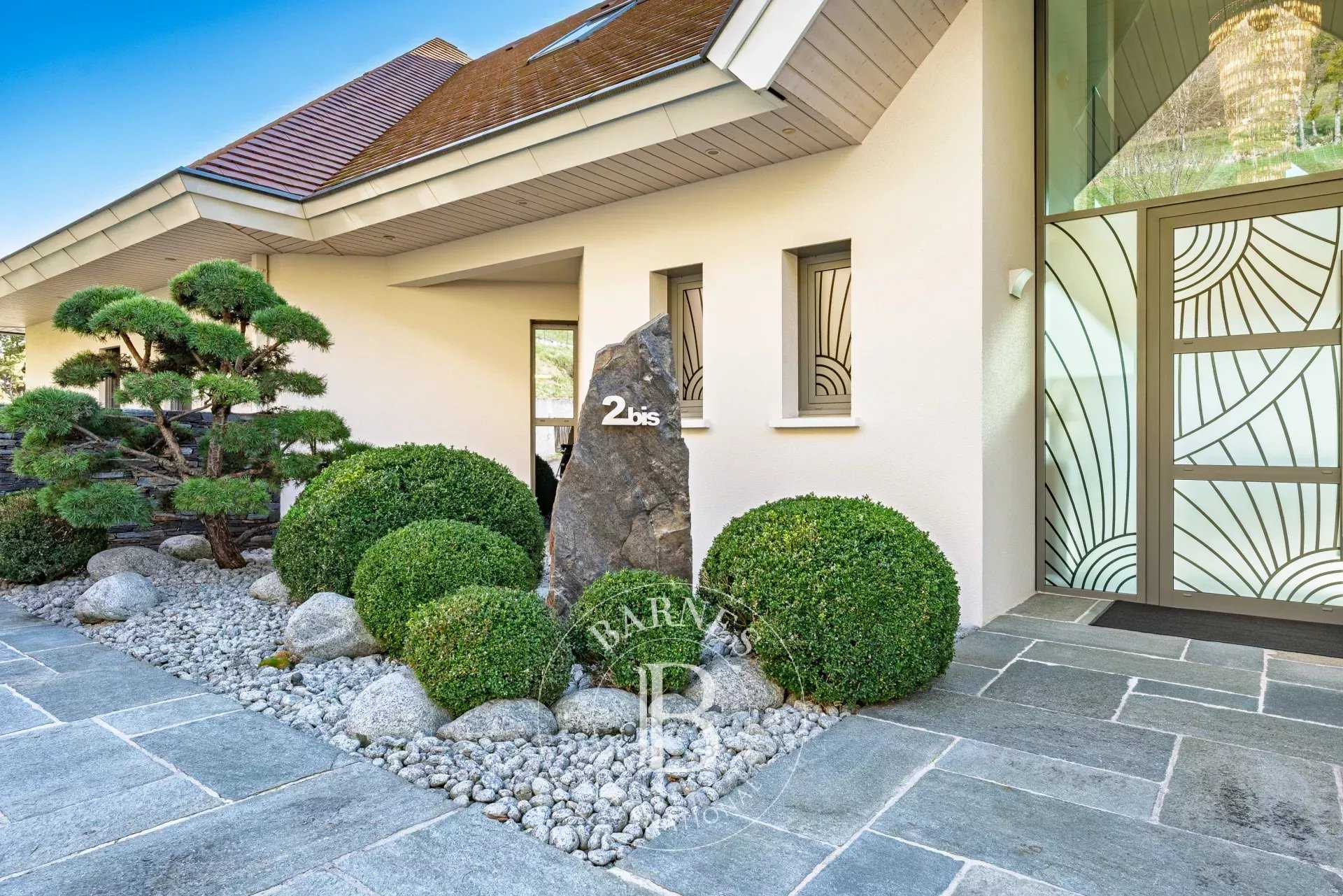 Annecy  - Villa 8 Pi&egrave;ces 7 Chambres