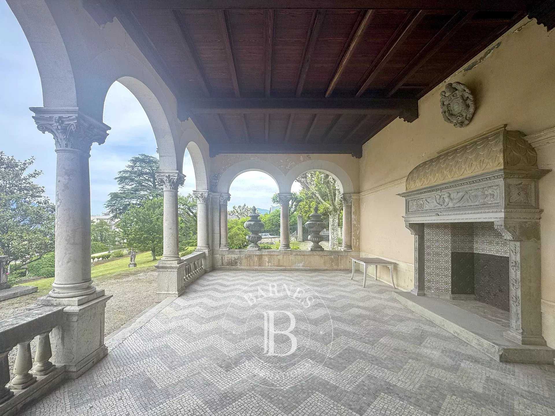 Aix-les-Bains  - Propriété 12 Pi&egrave;ces 10 Chambres