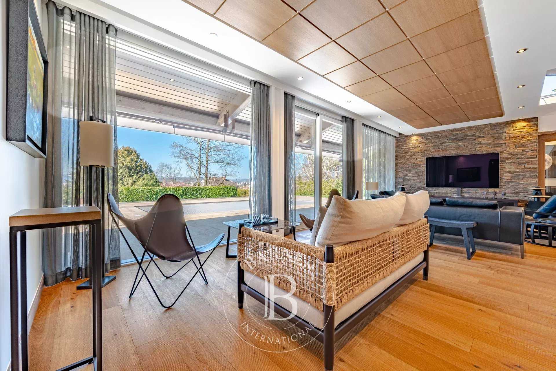 Annecy  - Propriété 8 Pi&egrave;ces 4 Chambres