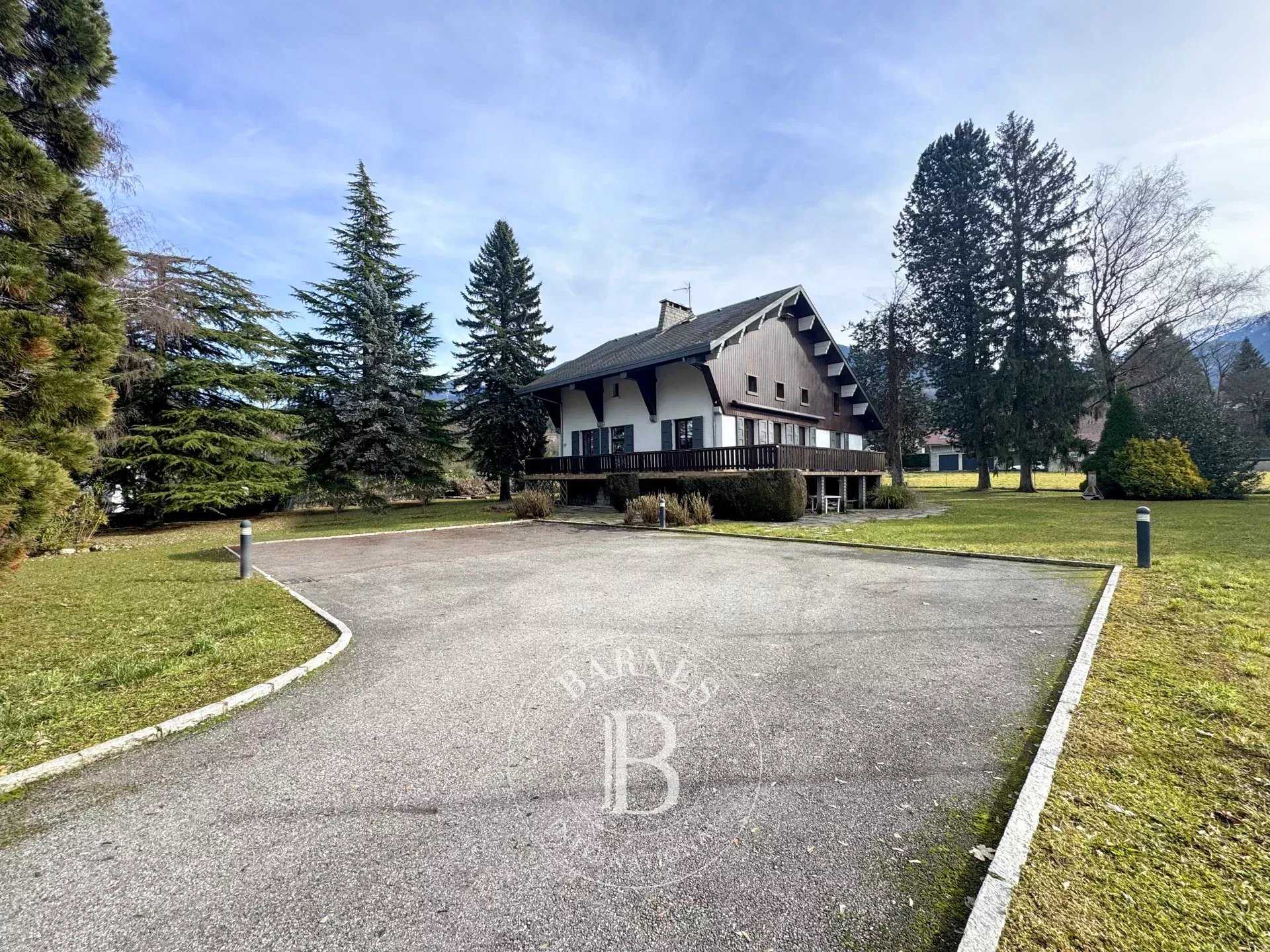 Chambéry  - Maison 9 Pi&egrave;ces 4 Chambres