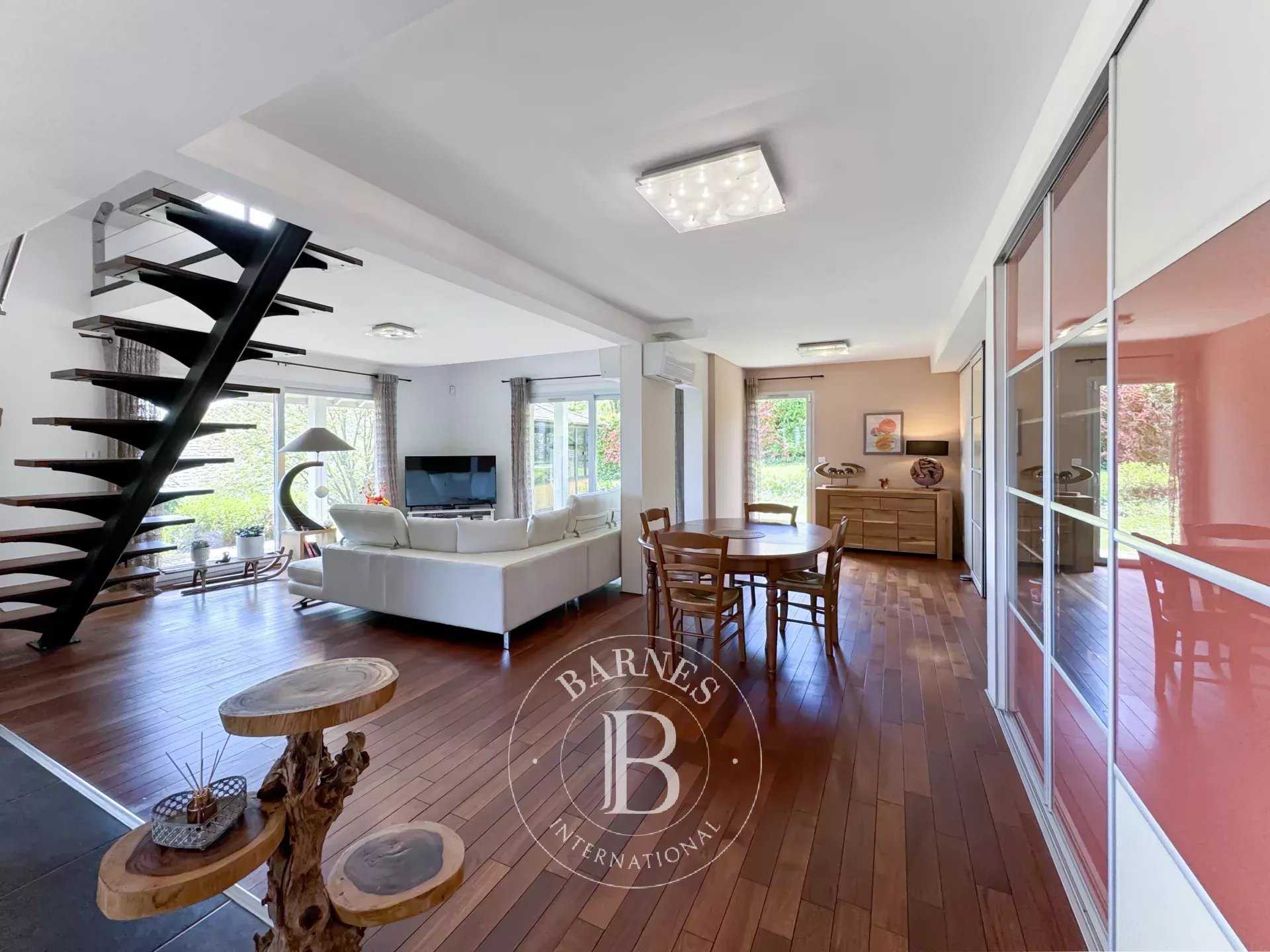 Saint-Alban-Leysse  - Maison 6 Pi&egrave;ces 4 Chambres