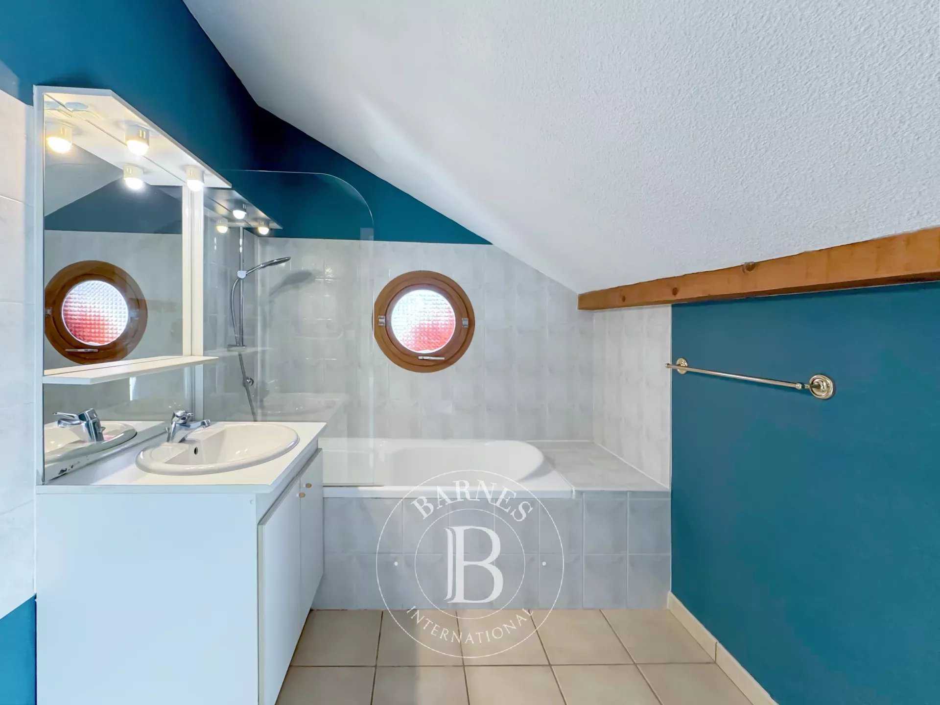 Aix-les-Bains  - Appartement 6 Pi&egrave;ces 4 Chambres