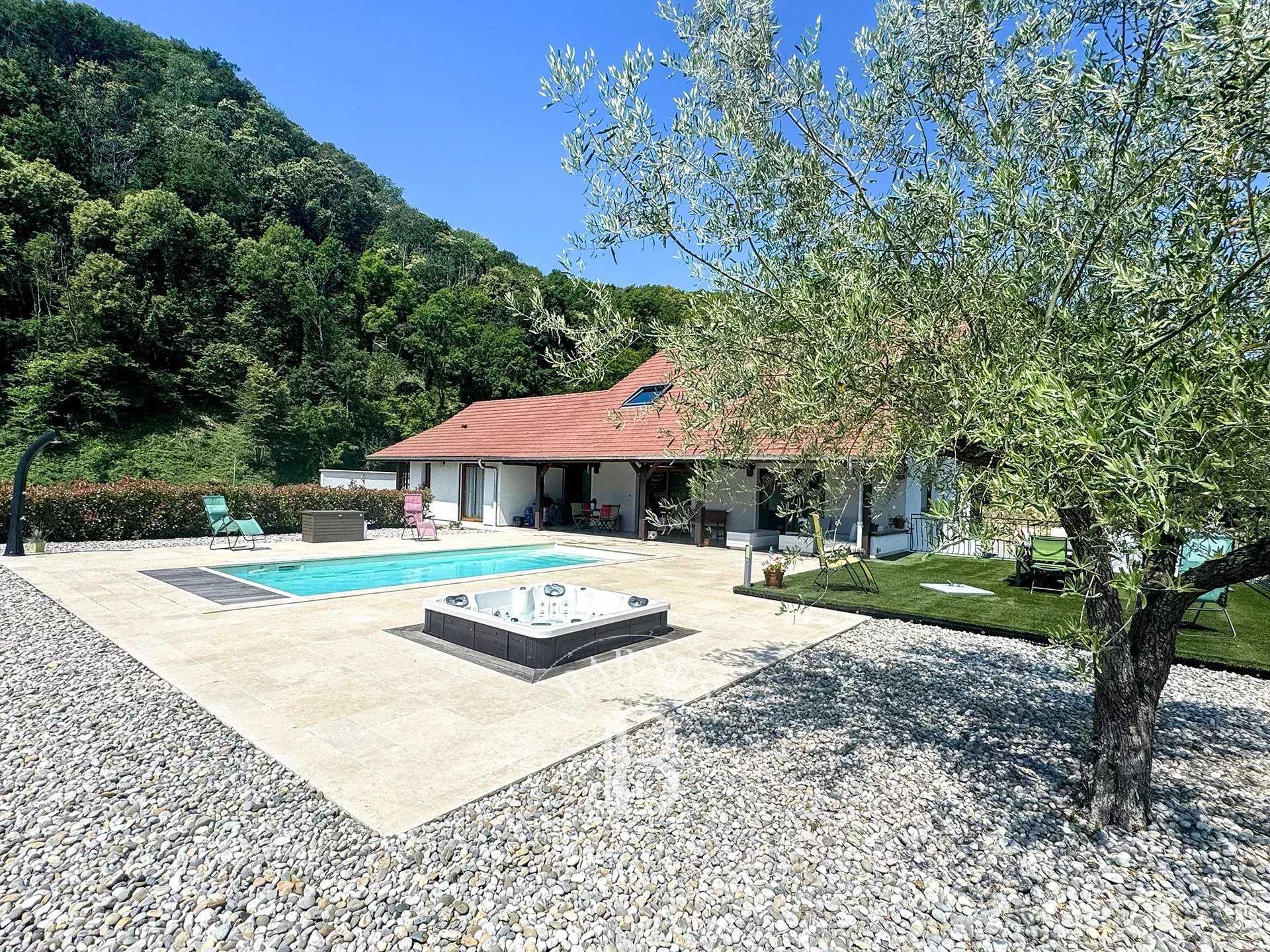 House Chanaz