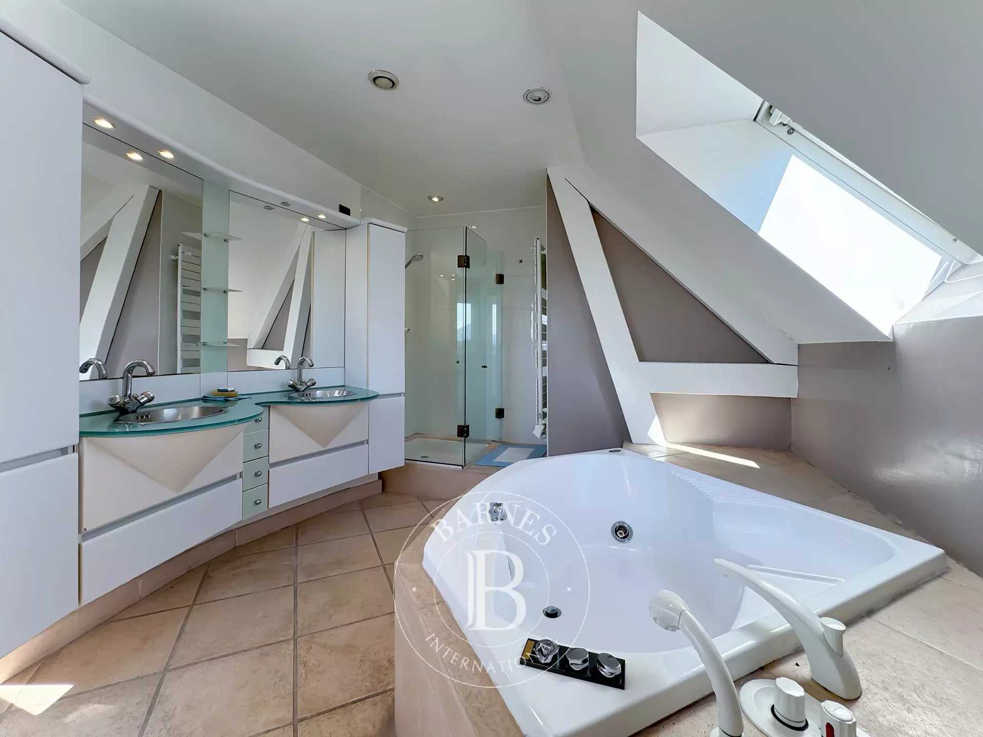 Aix-les-Bains  - Maison 7 Pi&egrave;ces 5 Chambres