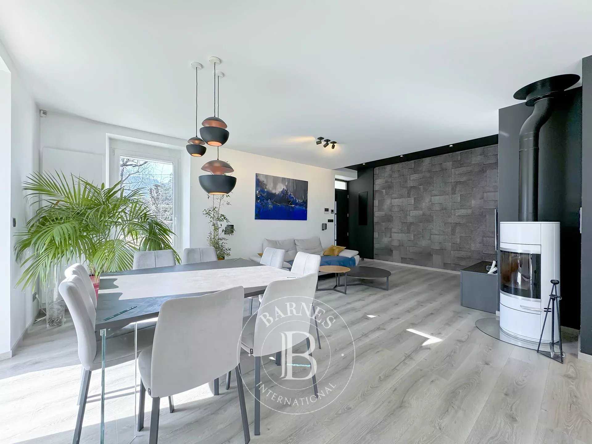 Aix-les-Bains  - Maison 8 Pi&egrave;ces 5 Chambres