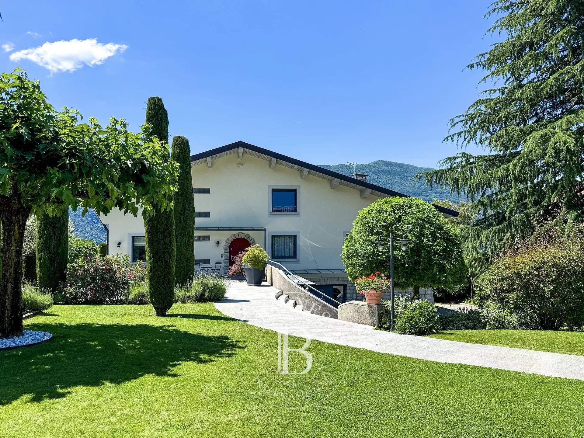 Aix-les-Bains  - Maison 12 Pi&egrave;ces 4 Chambres - picture 2