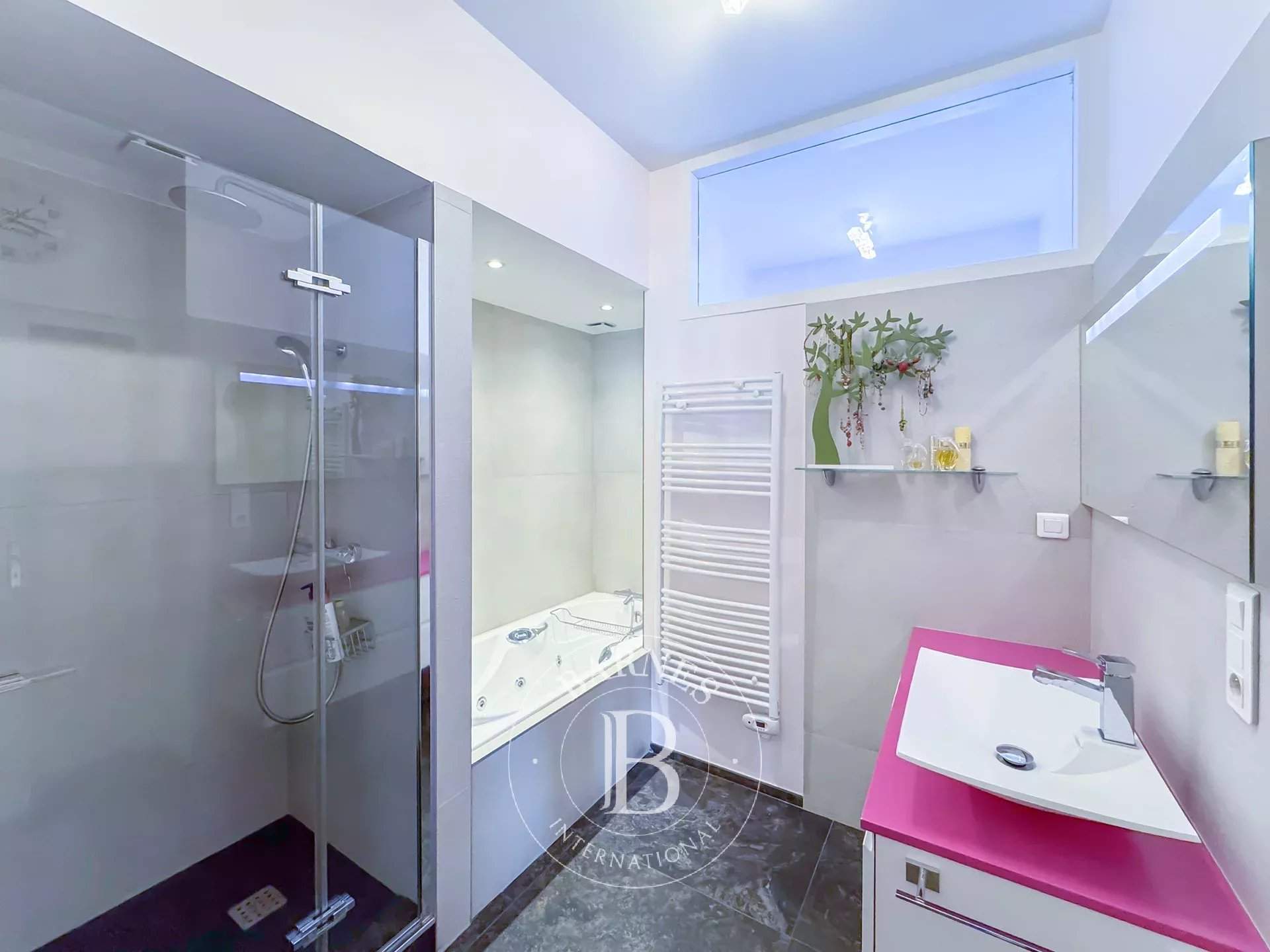 Chambéry  - Appartement 8 Pi&egrave;ces 4 Chambres - picture 10