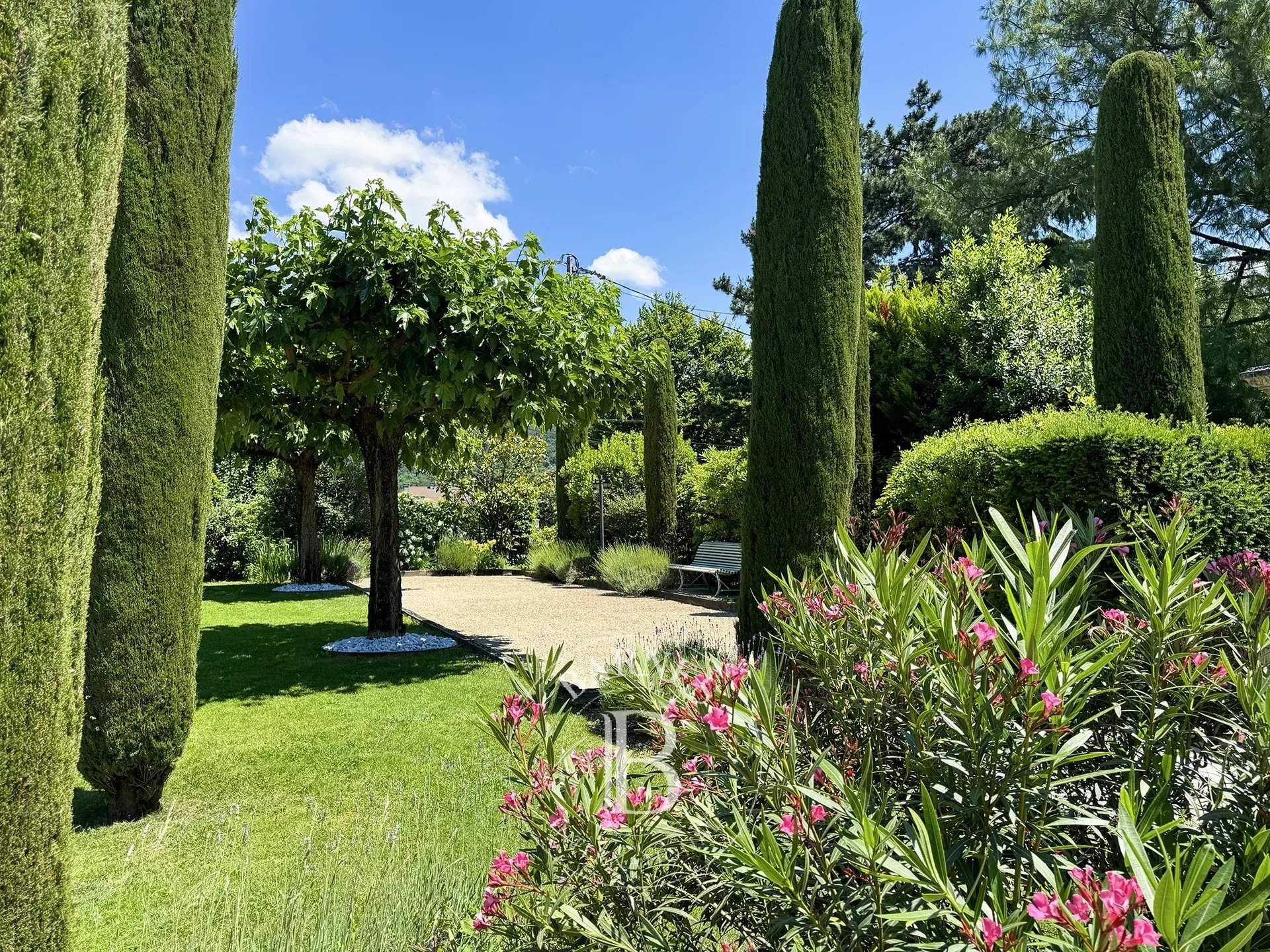 Aix-les-Bains  - Maison 12 Pi&egrave;ces 4 Chambres - picture 8