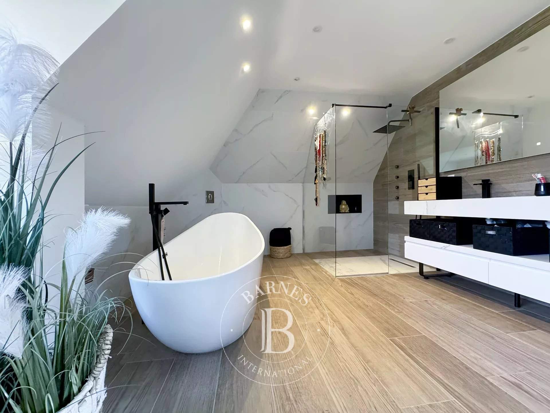 Chambéry  - Chaumière 12 Pi&egrave;ces 5 Chambres - picture 10