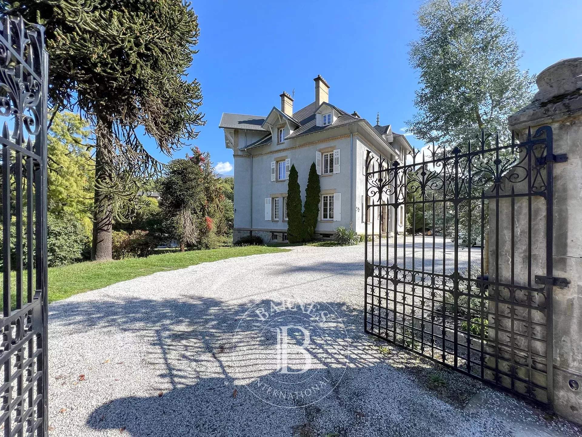 Chambéry  - House 9 Bedrooms - picture 1