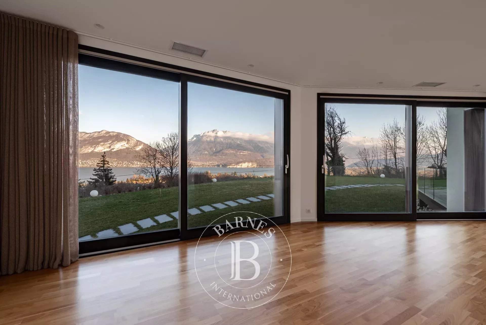 Sevrier  - Villa 7 Pi&egrave;ces 5 Chambres - picture 9