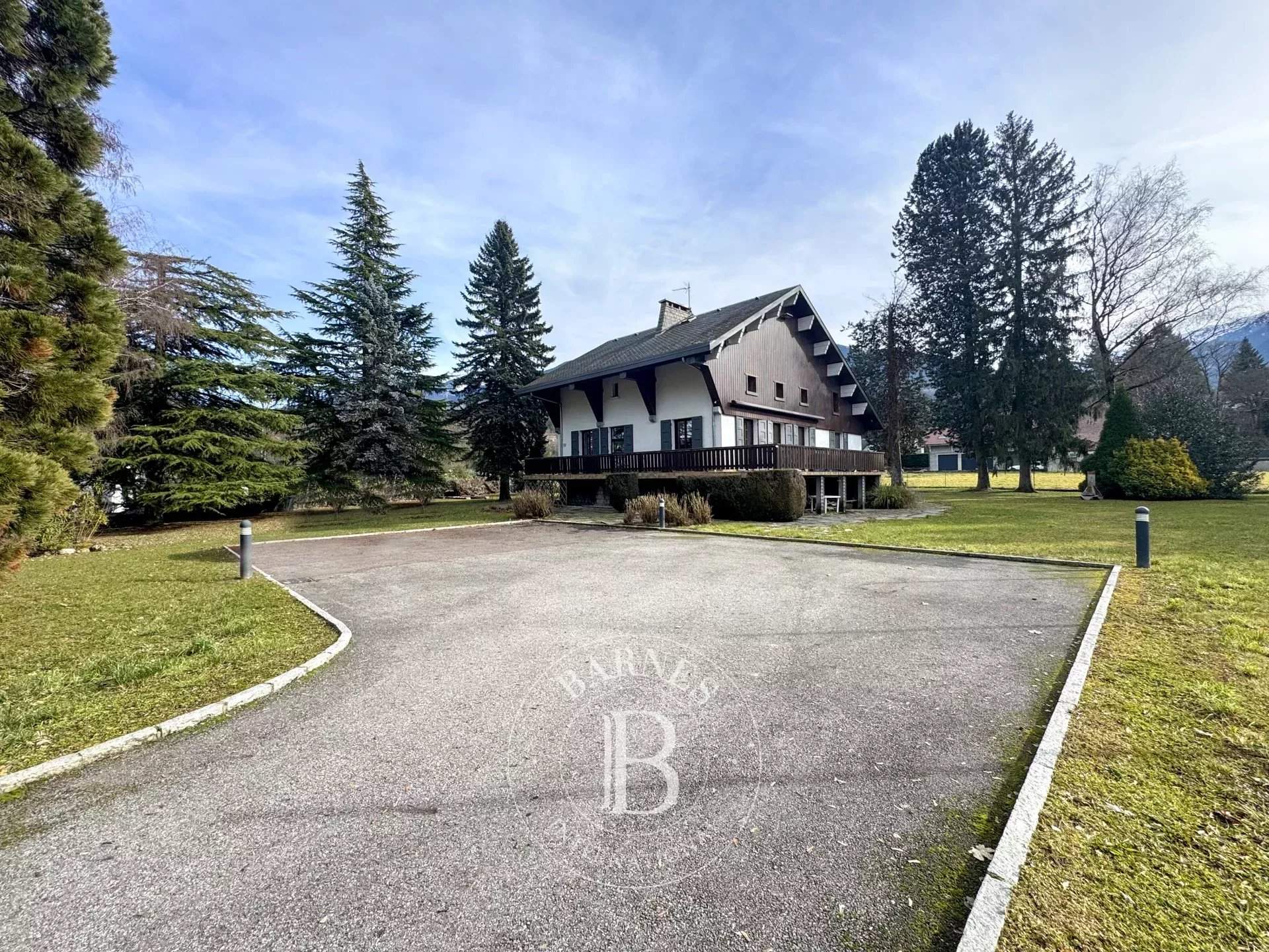 Chambéry  - Maison 9 Pi&egrave;ces 4 Chambres - picture 5