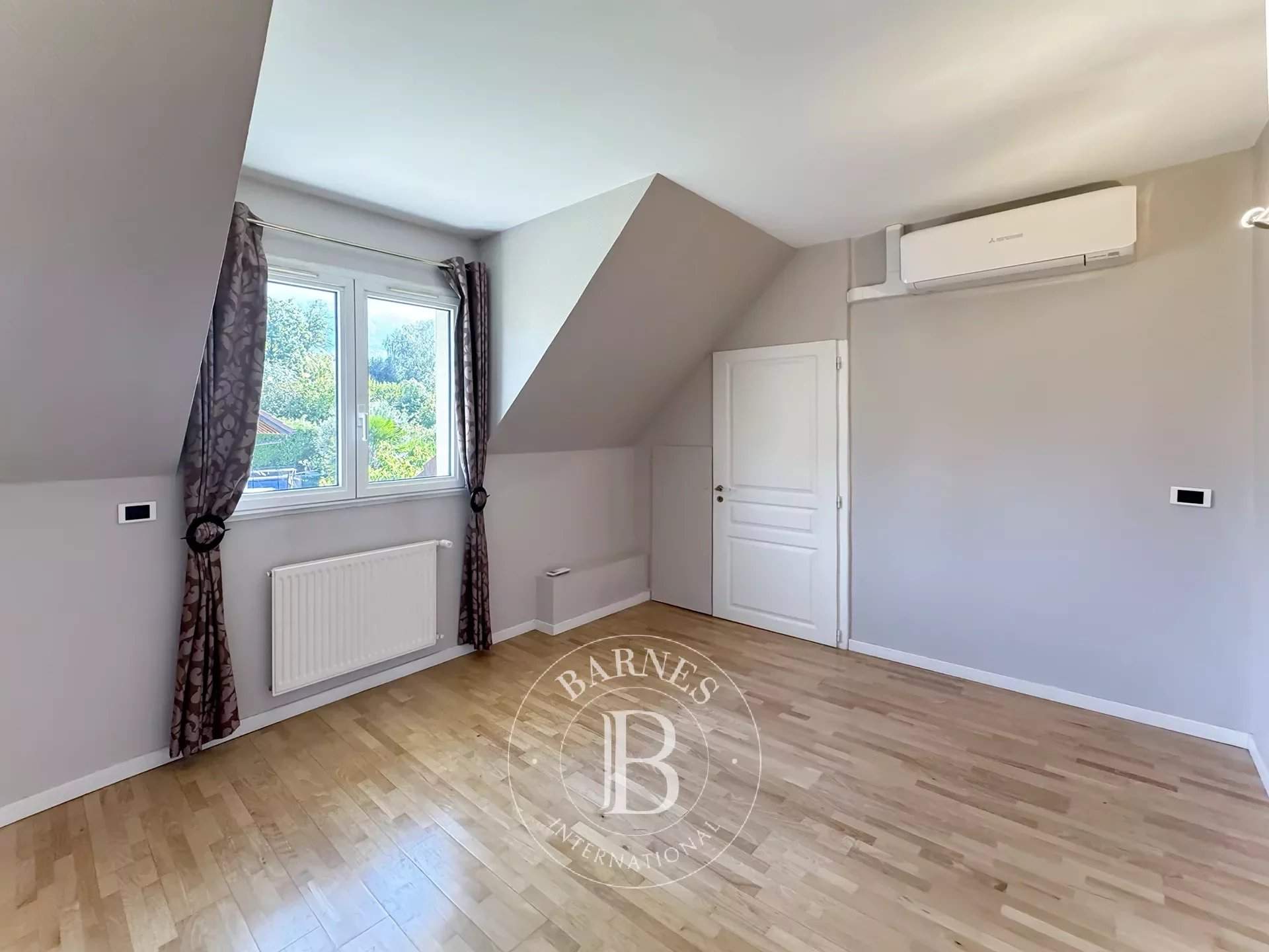 Aix-les-Bains  - Maison 7 Pi&egrave;ces 5 Chambres - picture 5