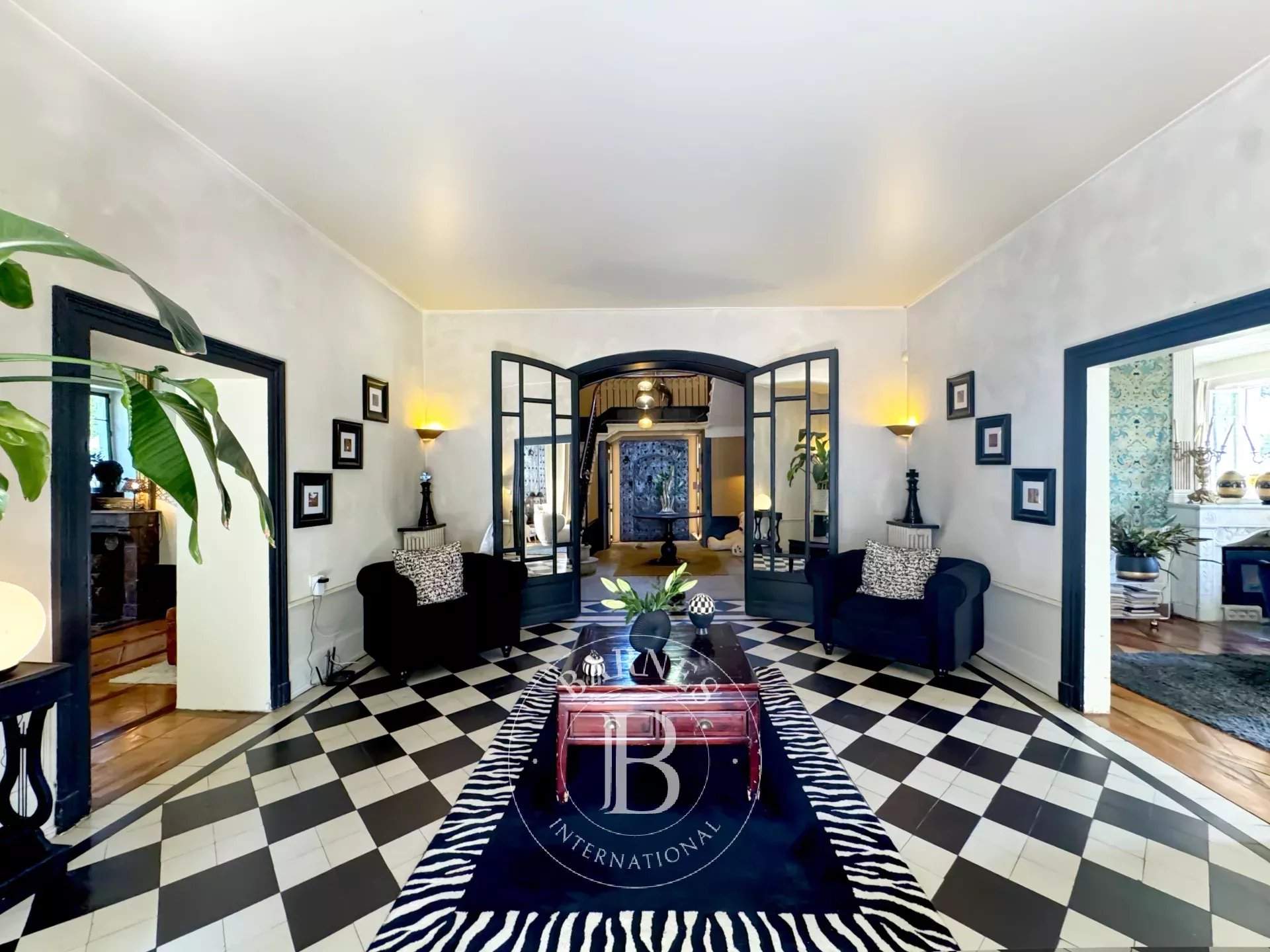 Chambéry  - Propriété 13 Pi&egrave;ces 7 Chambres - picture 2