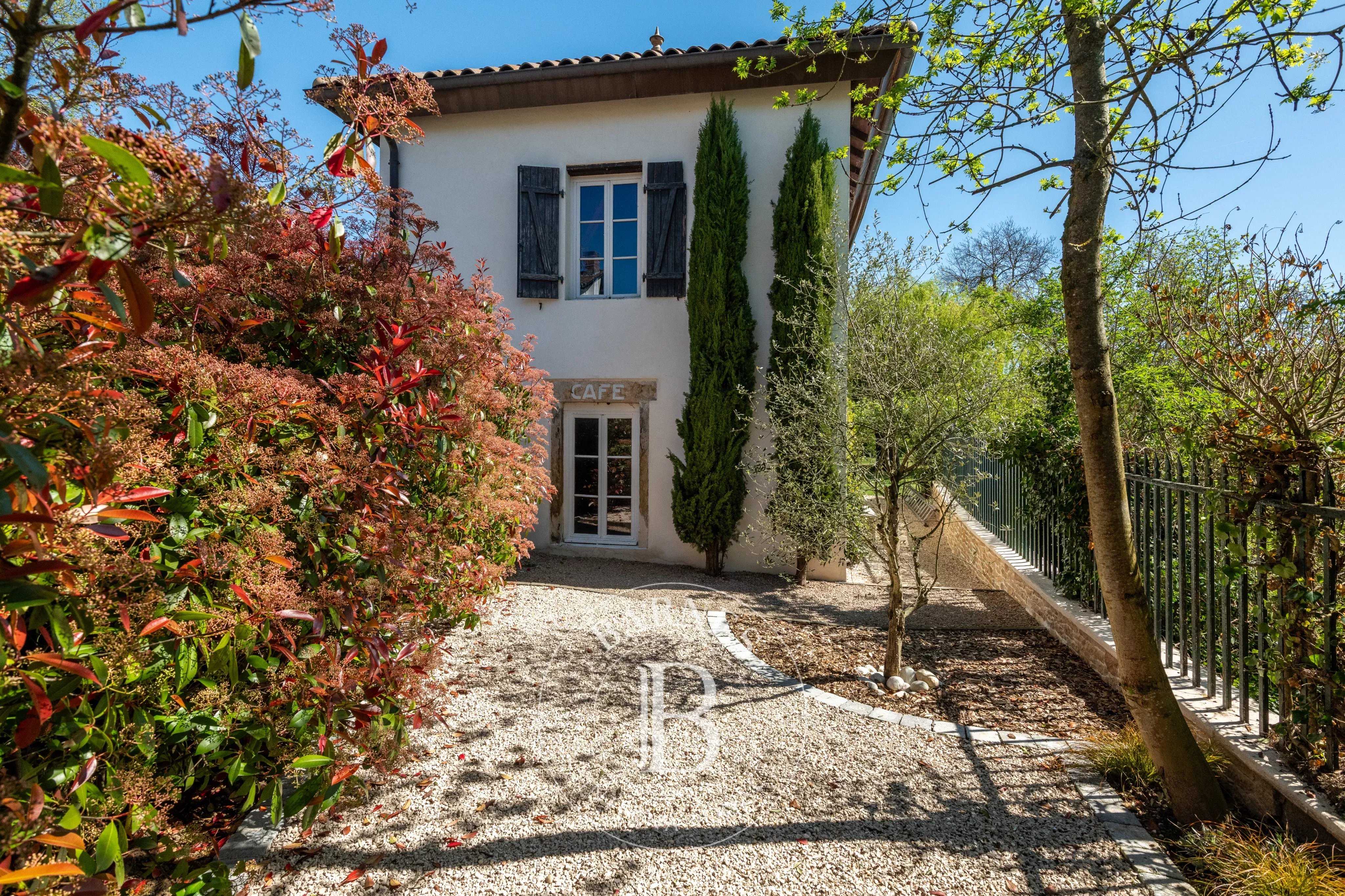 Massieux  - Maison de village 6 Pi&egrave;ces 3 Chambres