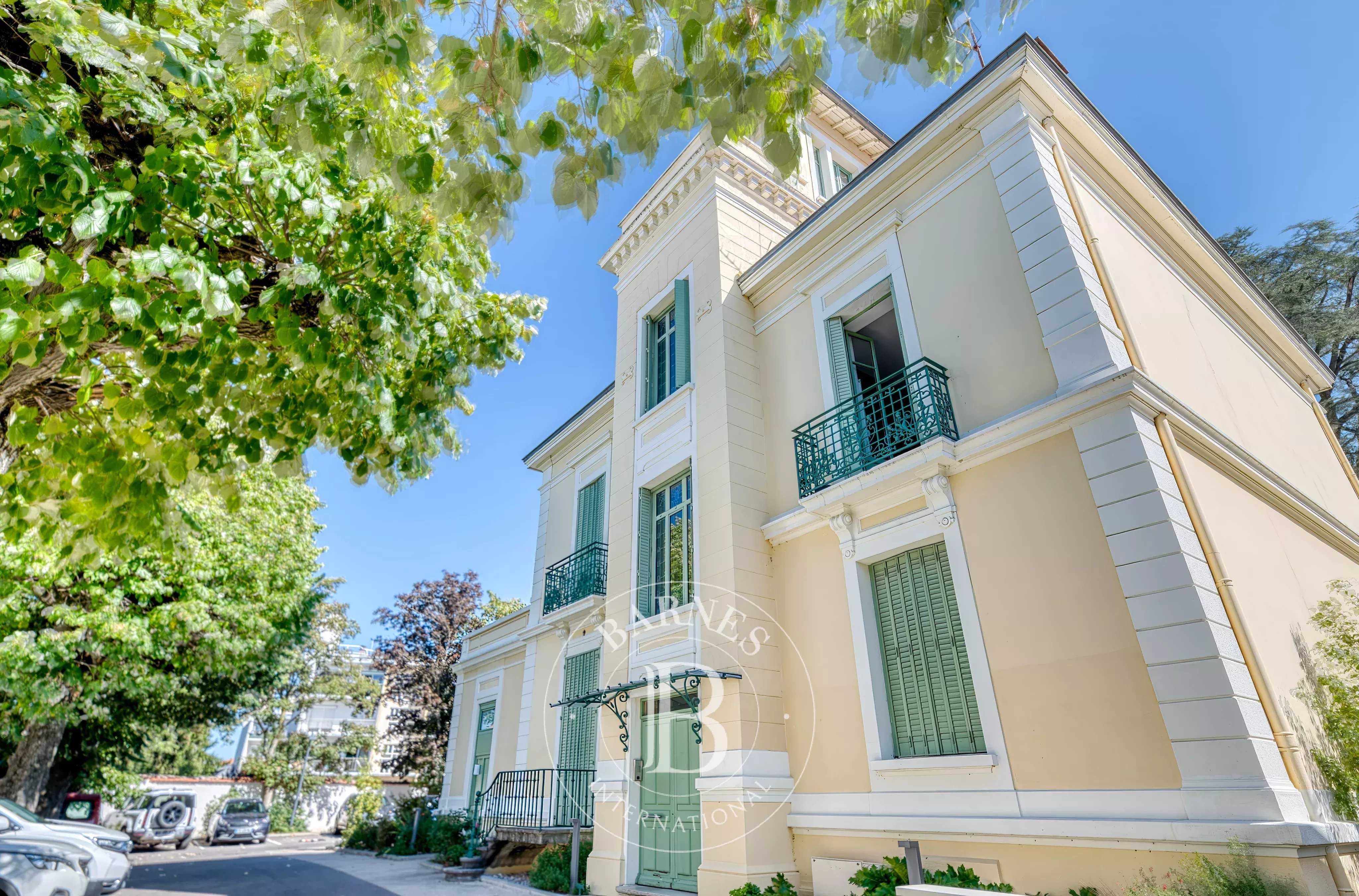 Bron  - Appartement 5 Pi&egrave;ces 4 Chambres