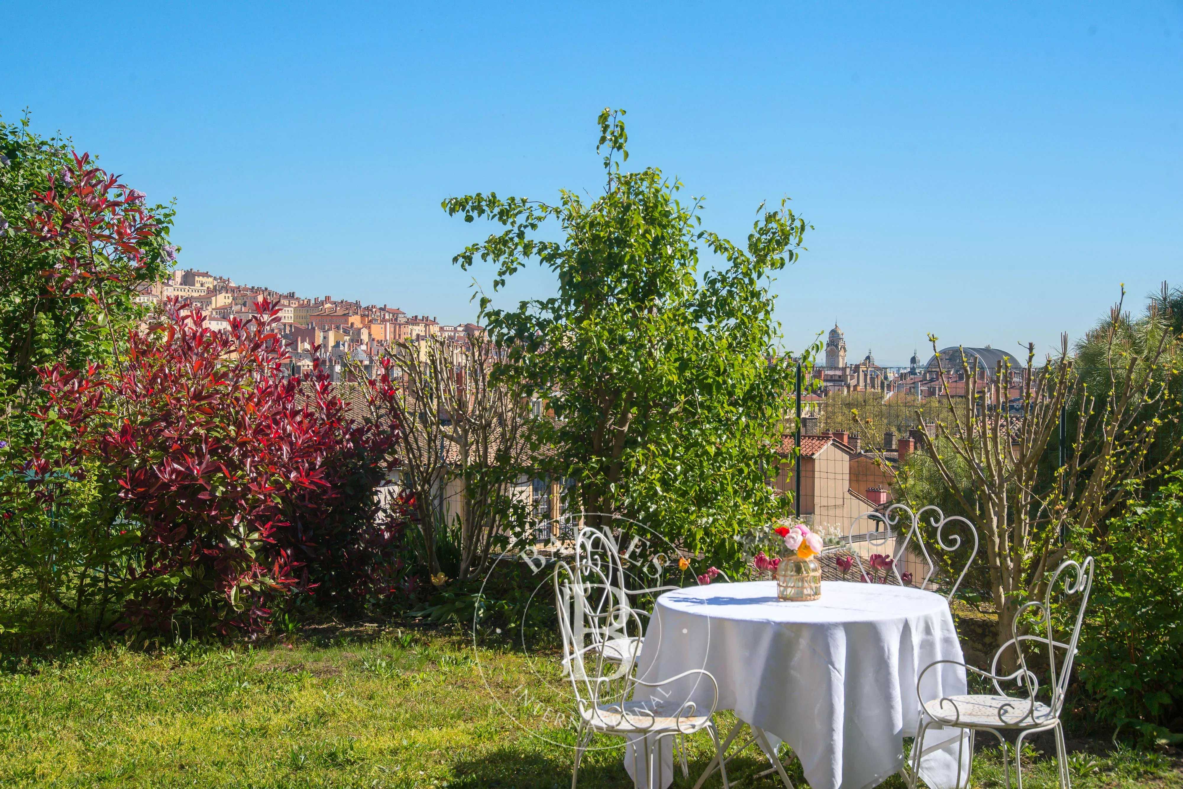 Lyon  - Appartement 8 Pi&egrave;ces 6 Chambres