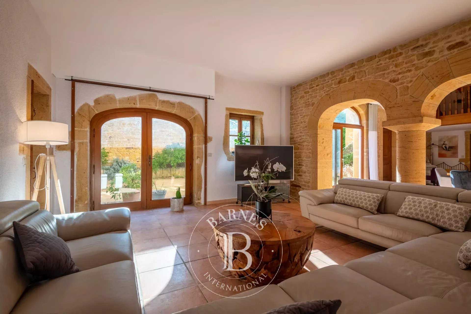 Saint-Germain-Nuelles  - Maison 7 Pièces 4 Chambres