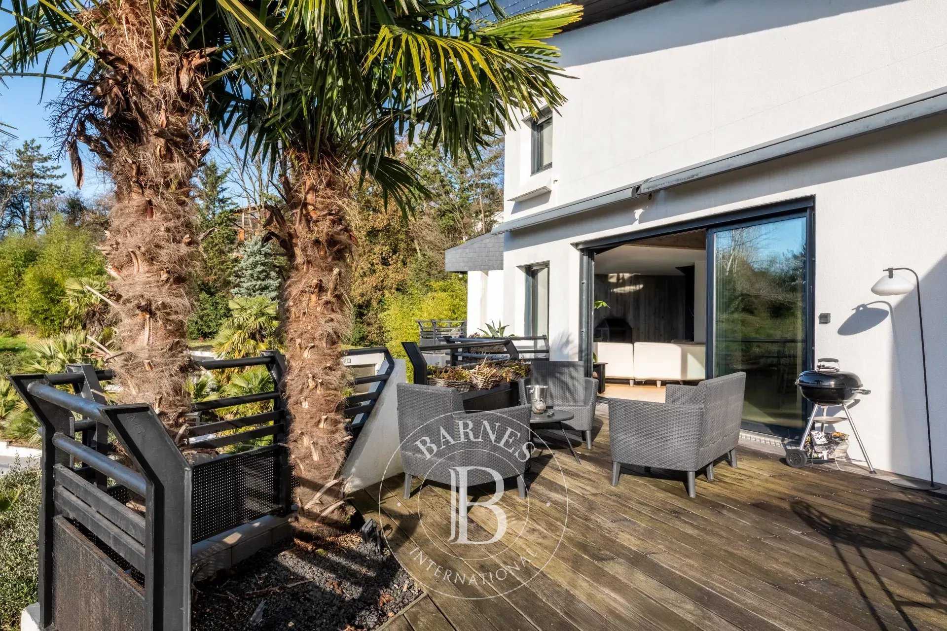 Limonest  - Property 5 Bedrooms