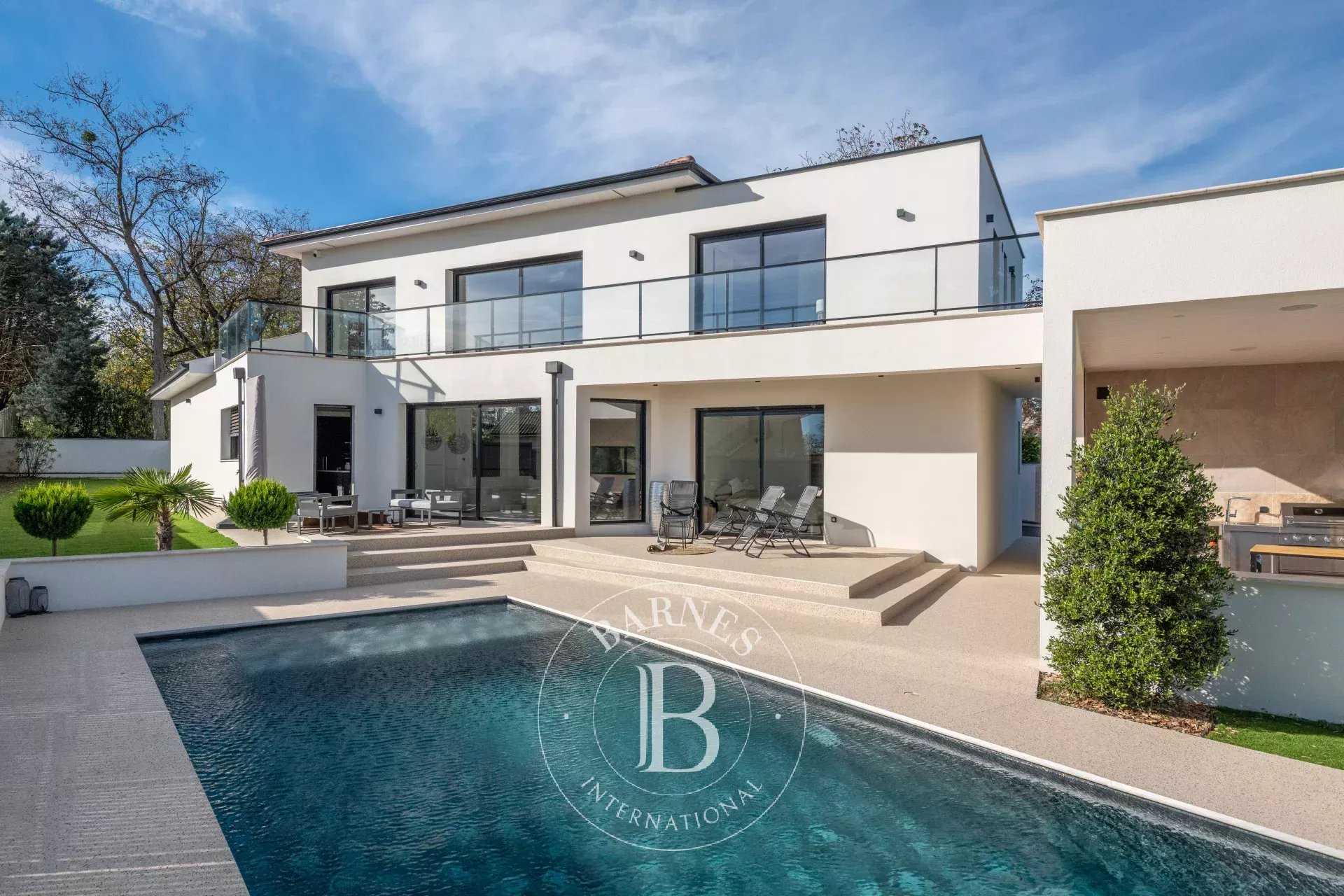 Neyron  - House 4 Bedrooms