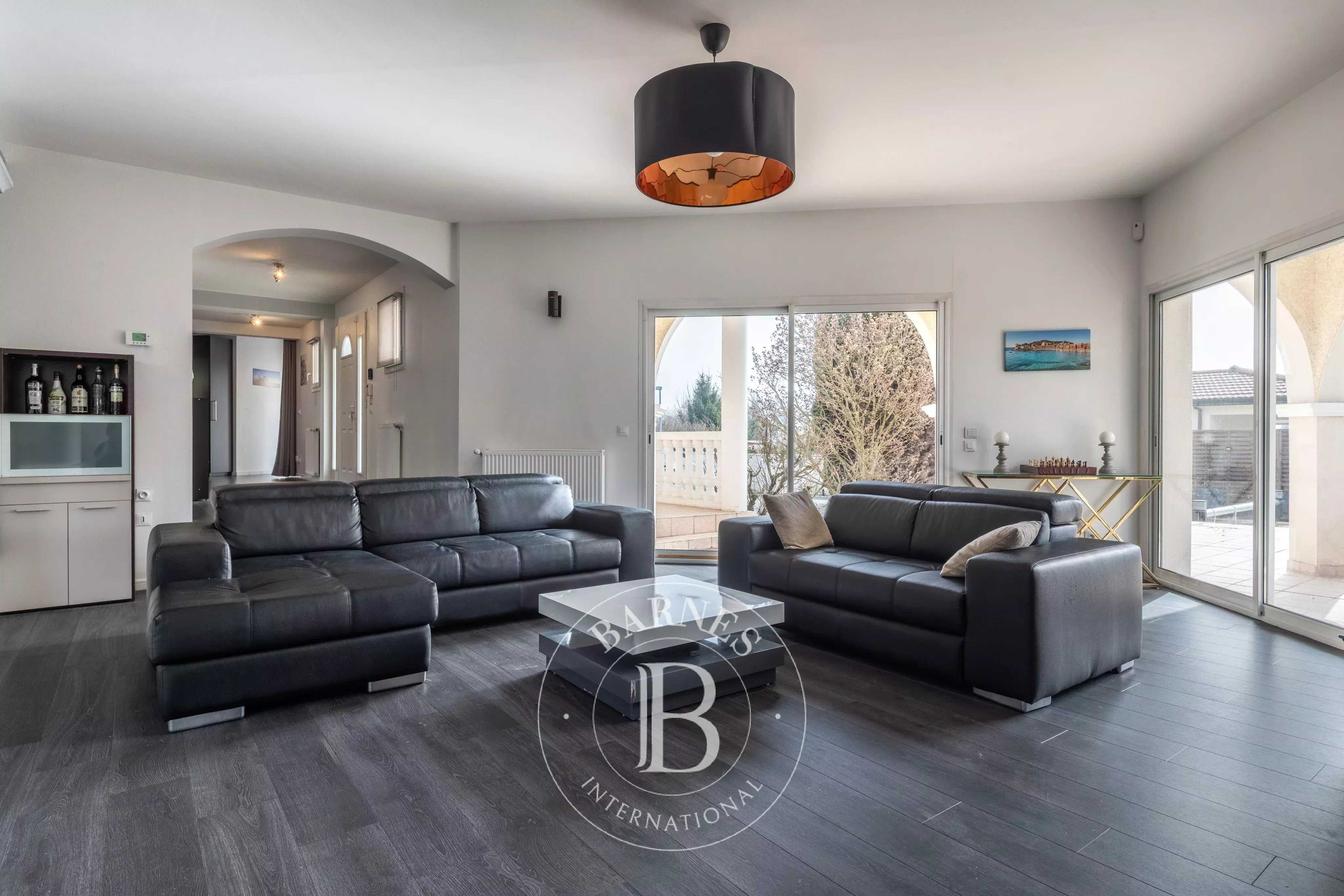 Neyron  - Maison 7 Pi&egrave;ces 5 Chambres