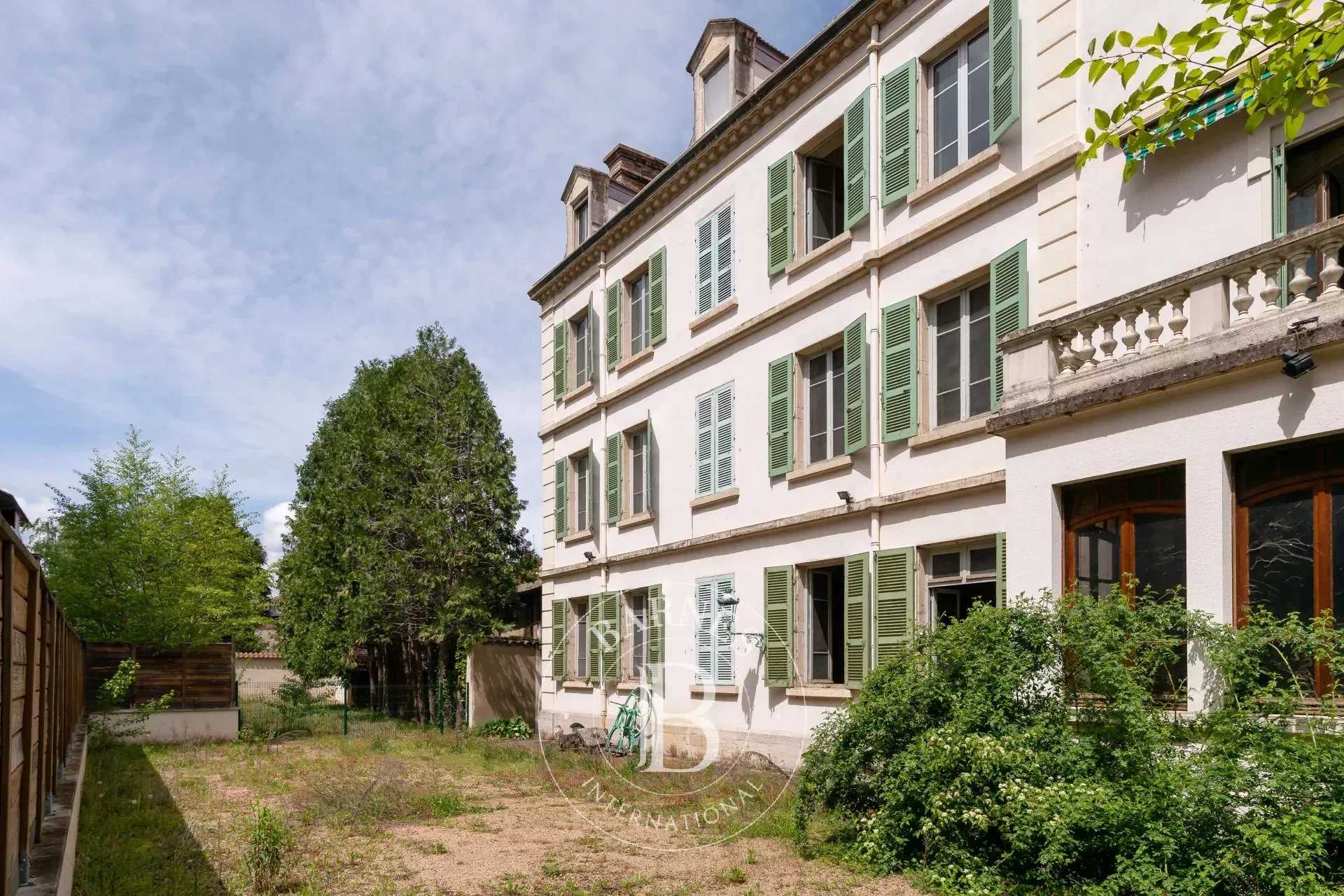 Villefranche-sur-Saône  - Mansion 