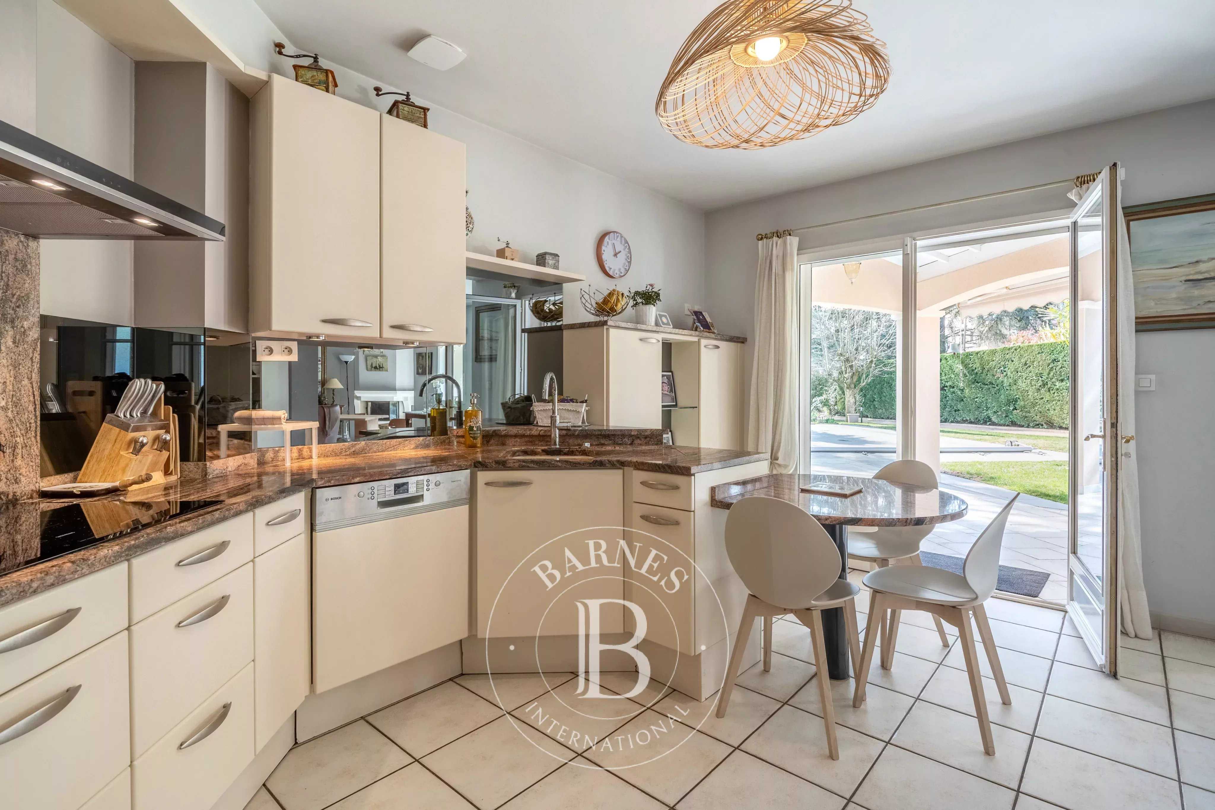 Écully  - Maison 6 Pi&egrave;ces 4 Chambres