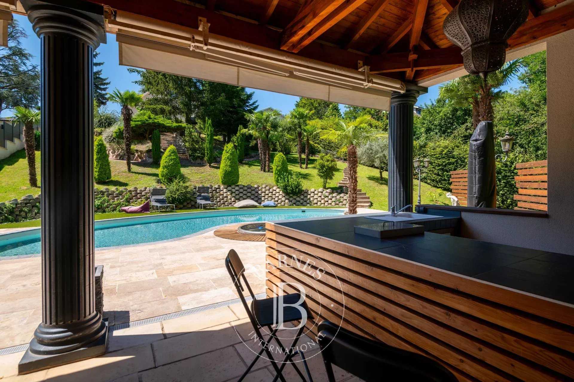 Limonest  - Maison 7 Pièces 5 Chambres