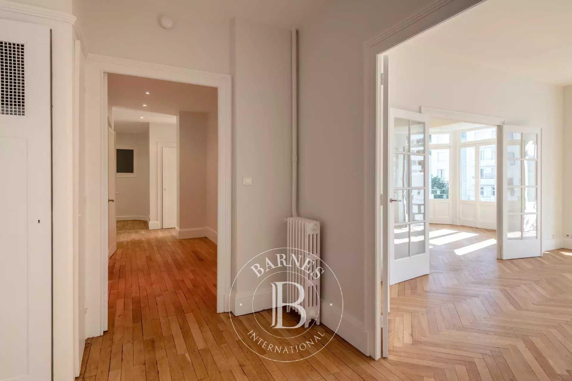 Lyon  - Apartment 3 Bedrooms