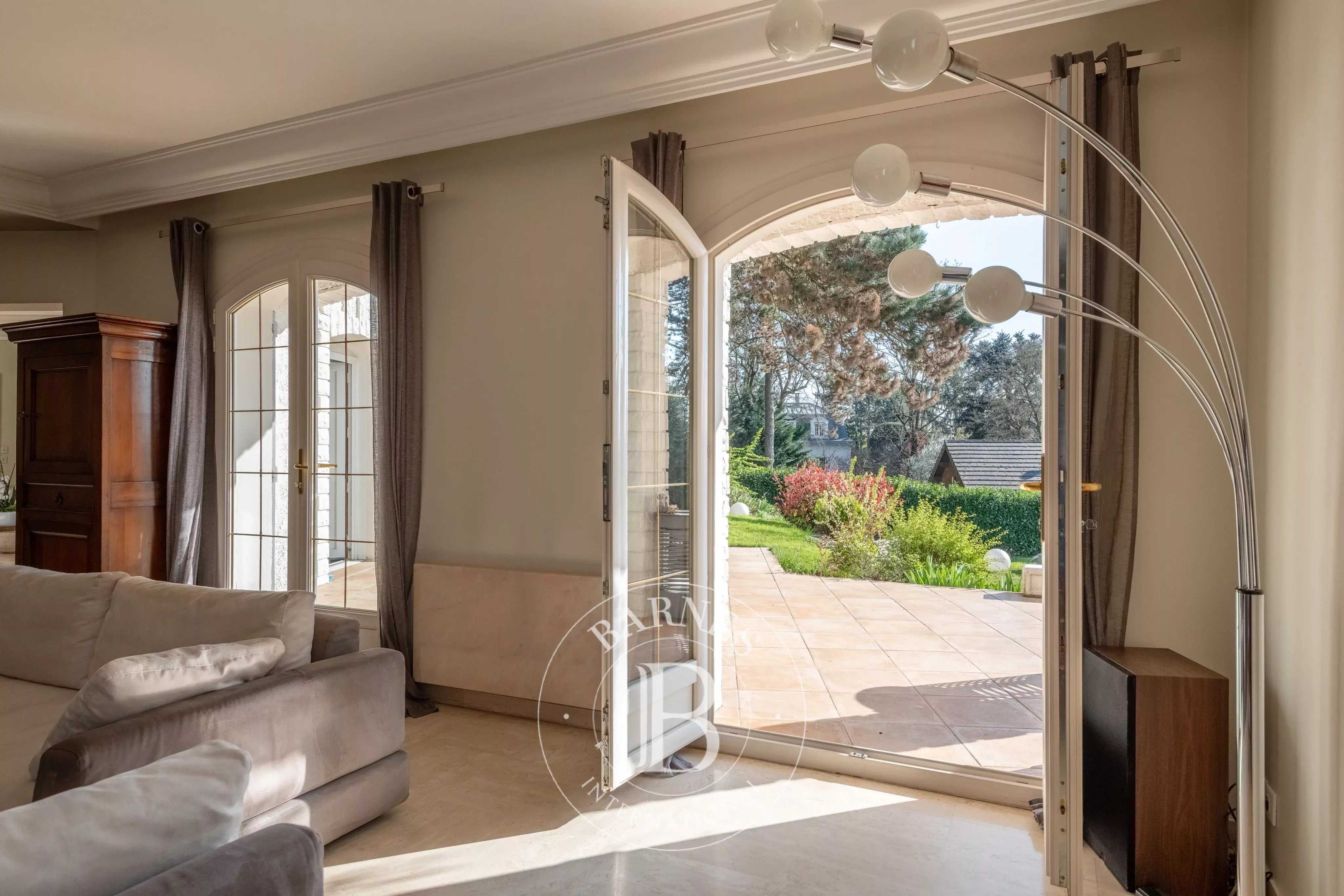 Limonest  - Maison 7 Pi&egrave;ces 4 Chambres