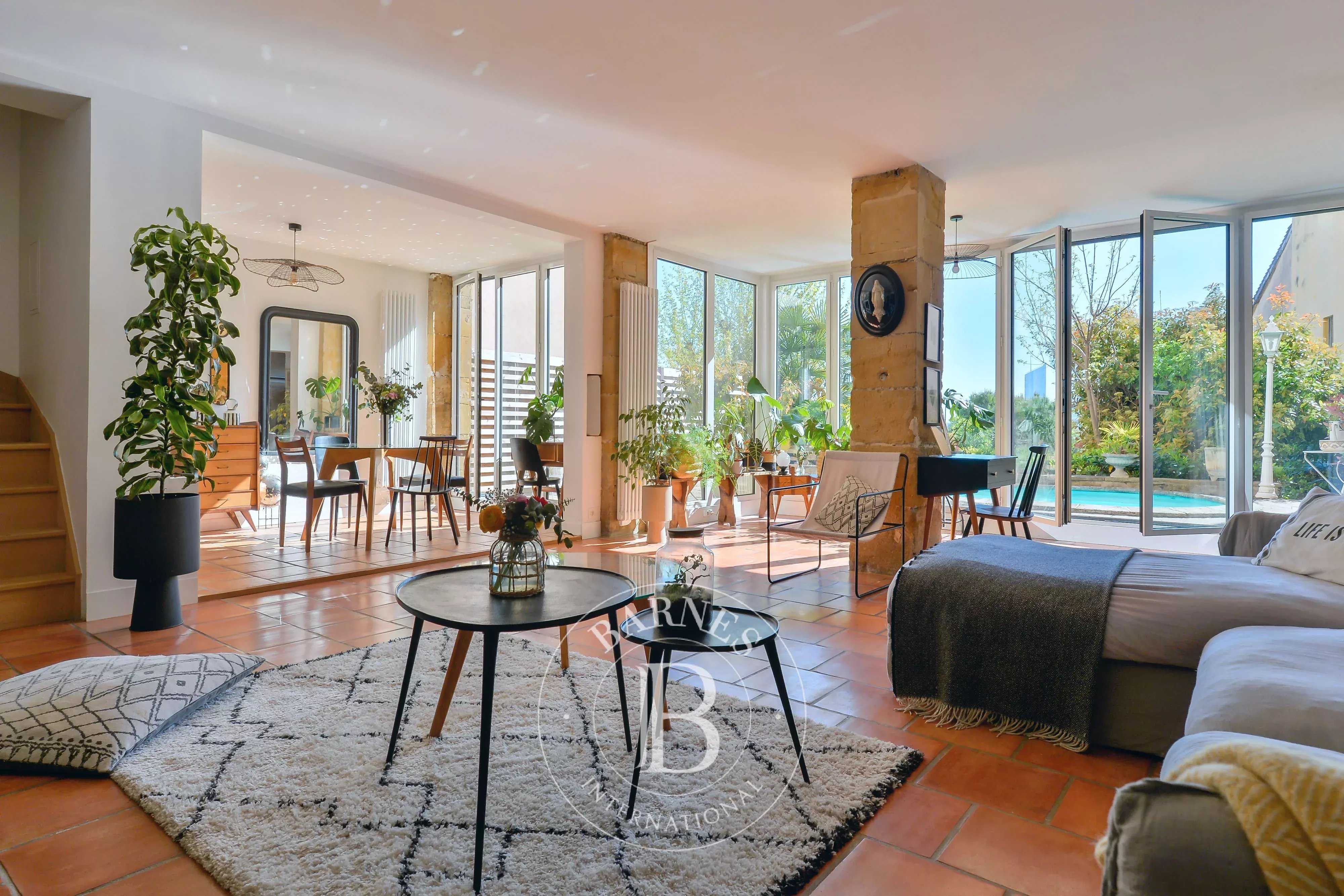 Lyon  - Appartement 8 Pi&egrave;ces 6 Chambres