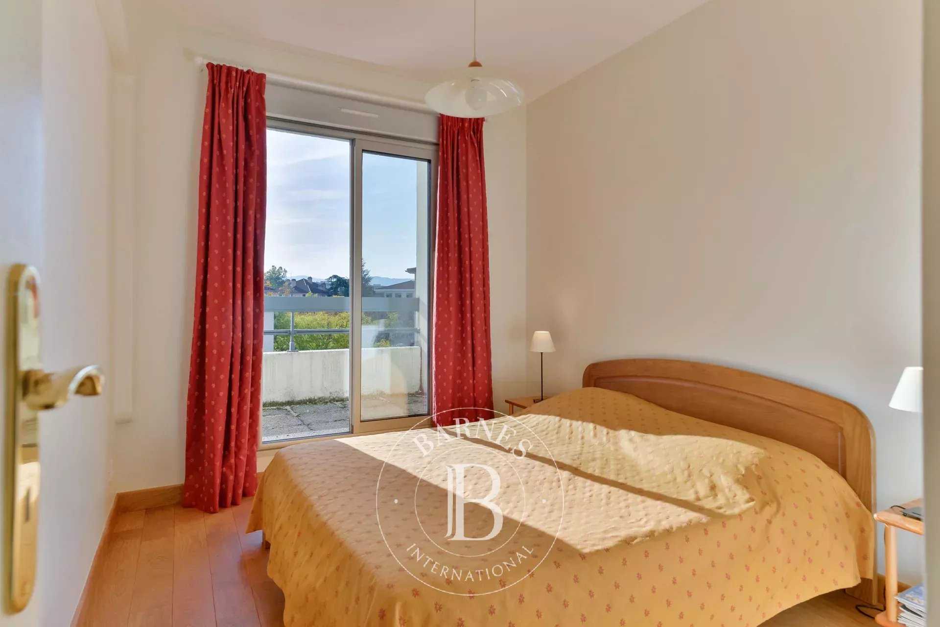 Écully  - Appartement 7 Pi&egrave;ces 5 Chambres