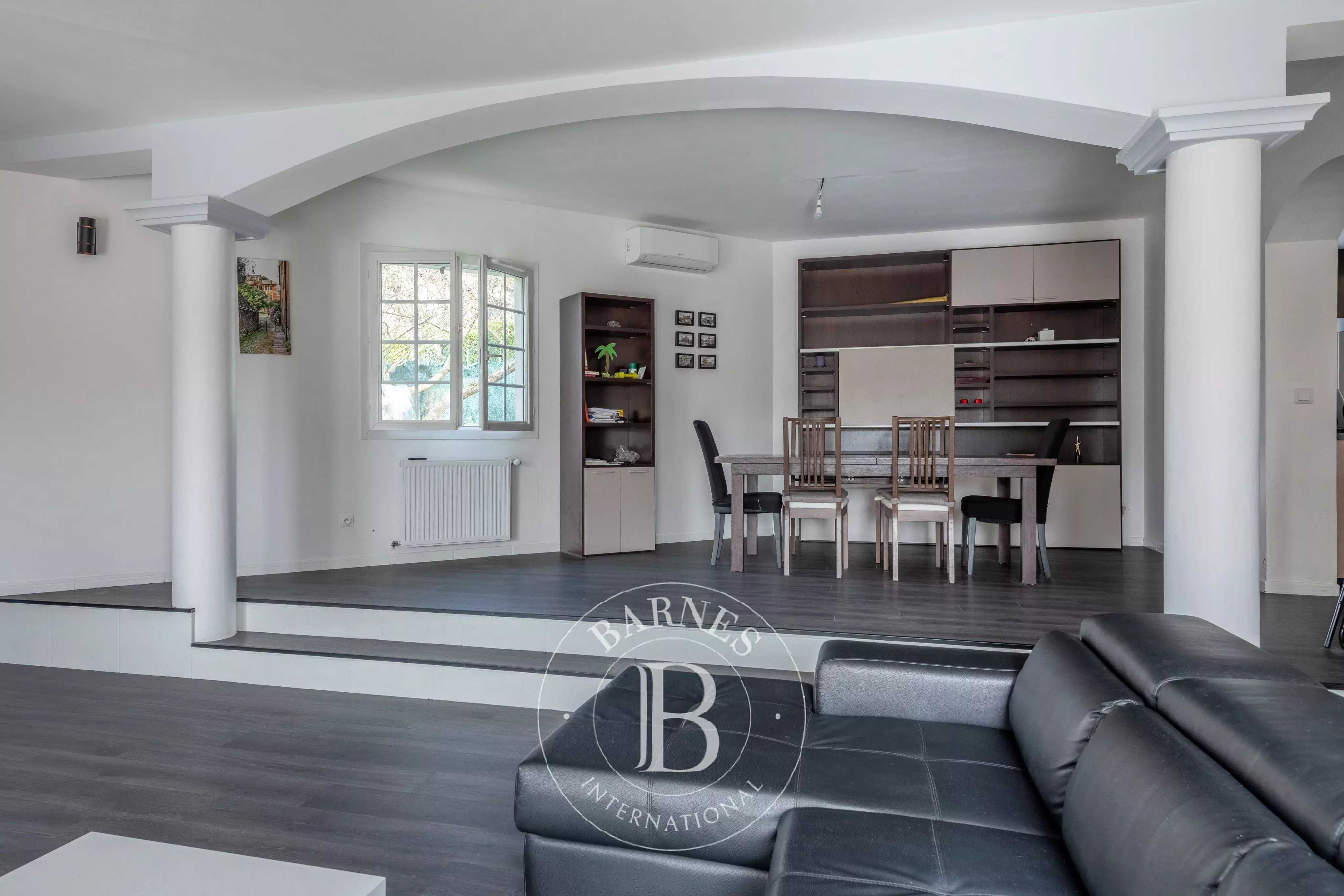 Neyron  - Maison 7 Pi&egrave;ces 5 Chambres