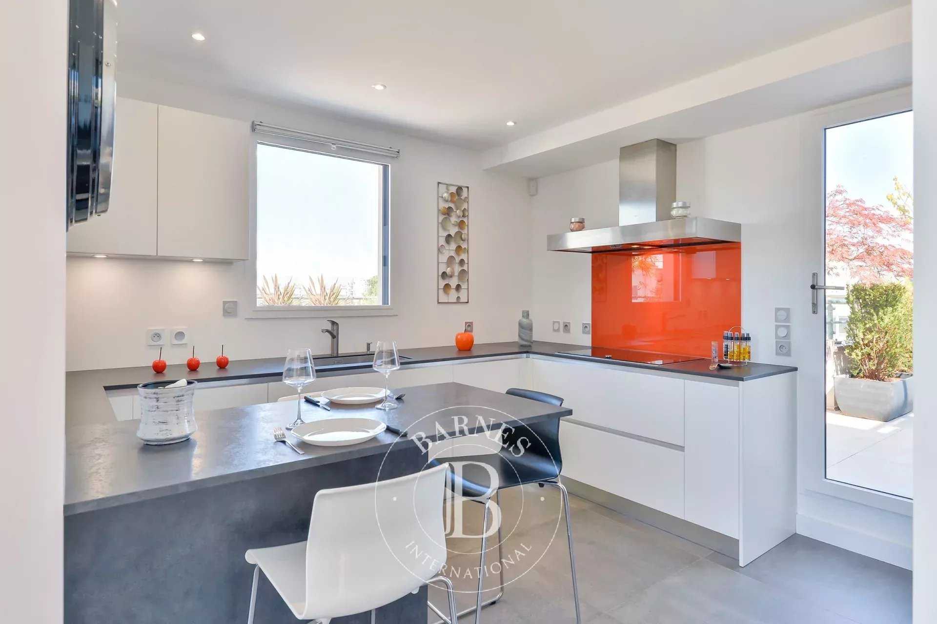 Lyon  - Appartement 5 Pièces 4 Chambres